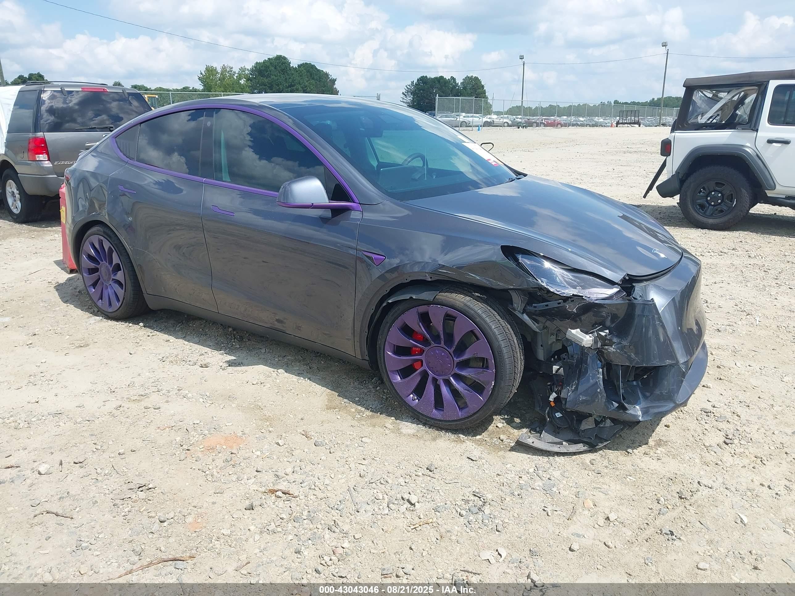 2021 Tesla Model Y Performance, VIN 5YJYGDEF2MF300357 — Front end