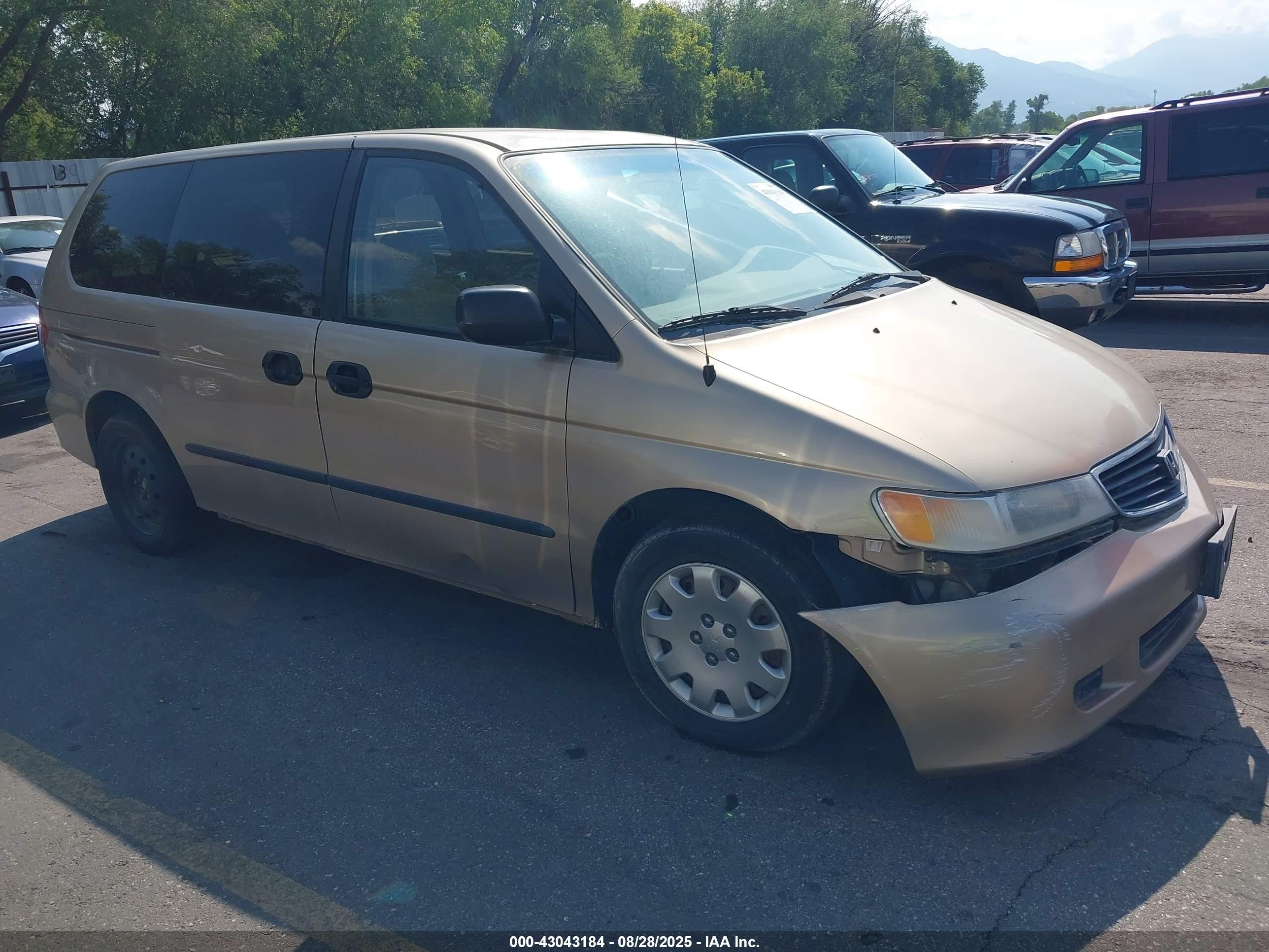 1999 Honda Odyssey LX, VIN 2HKRL1857XH515370 — Front end