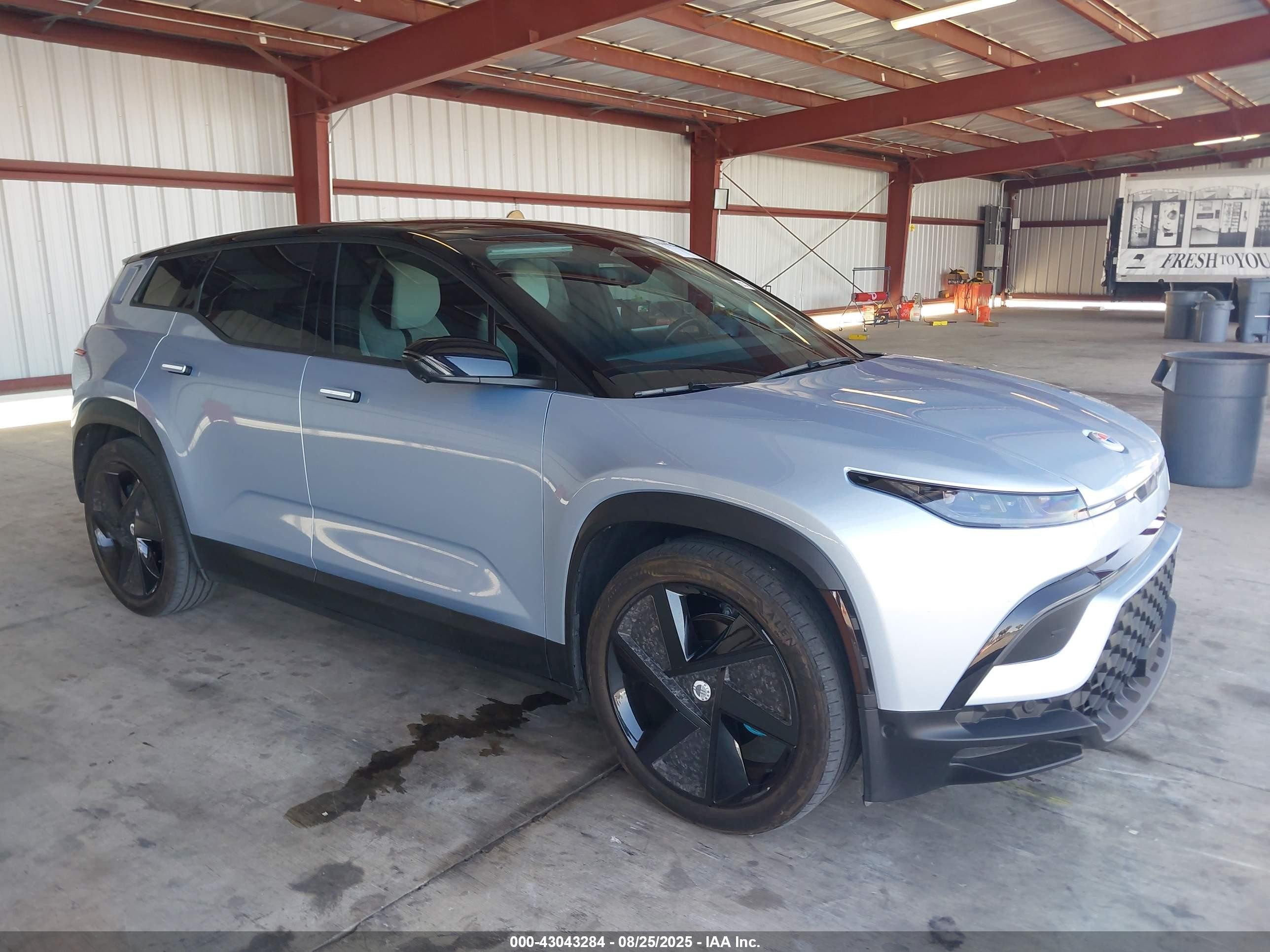 2023 Fisker Ocean One, VIN VCF1ZBU29PG003885 — Бок