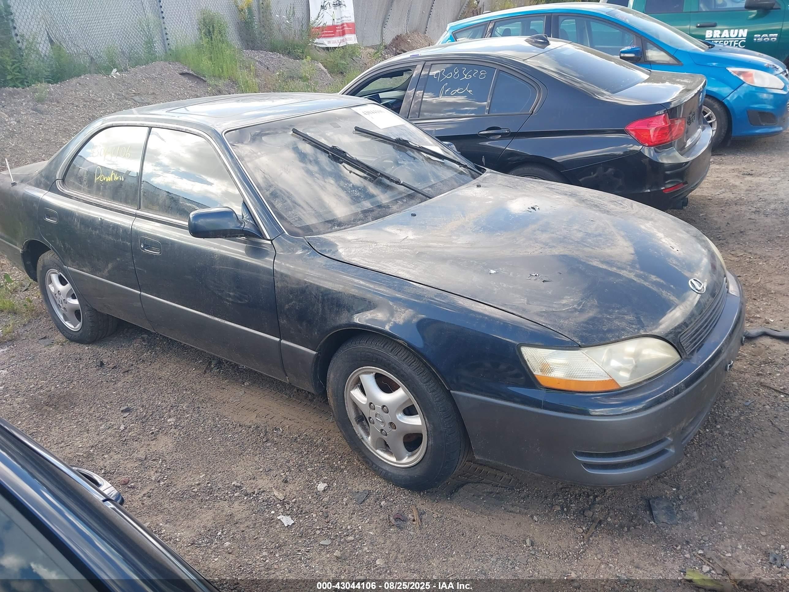 1993 Lexus ES 300, VIN JT8VK13T1P0143155 — Перед