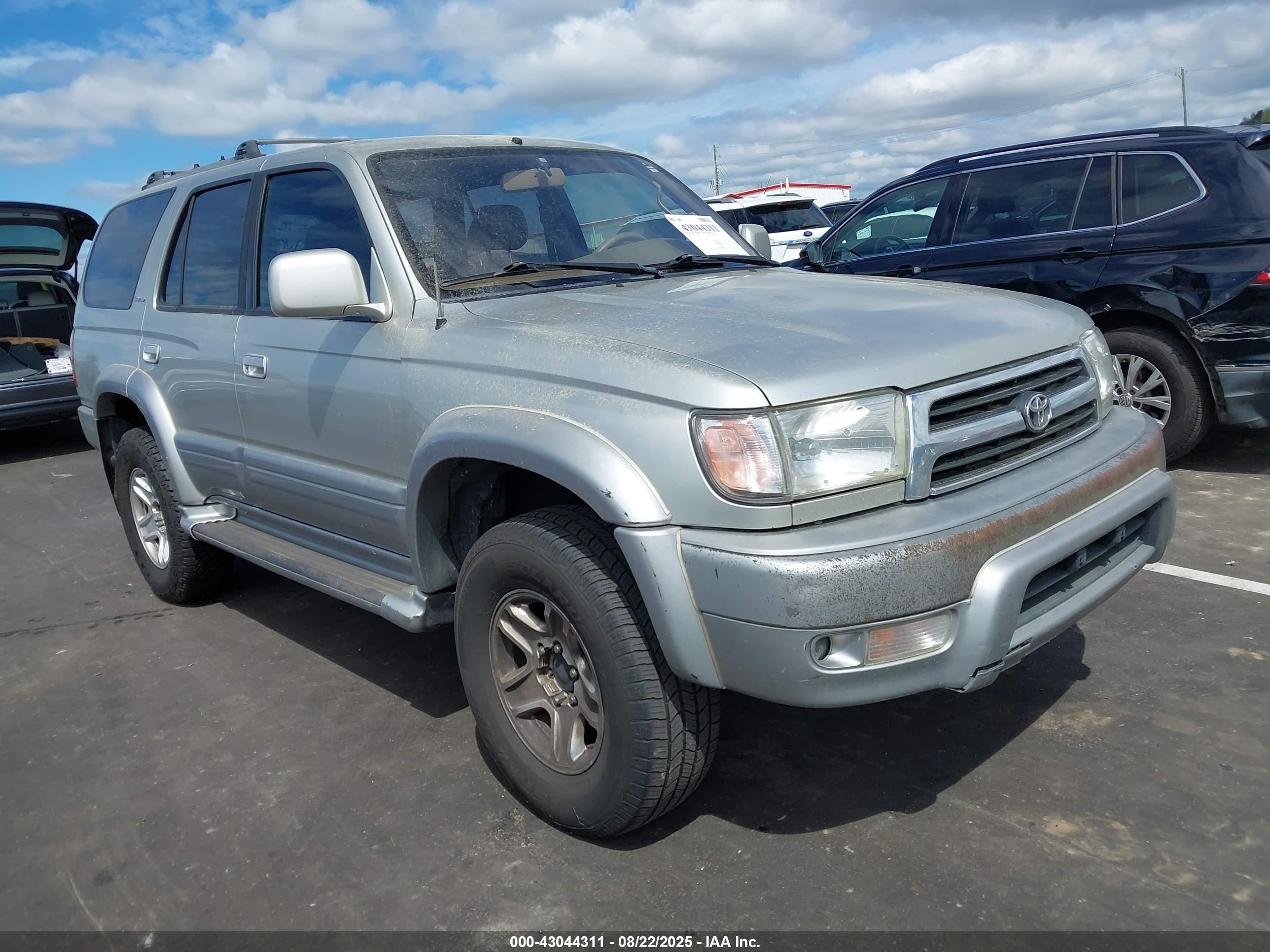 1999 Toyota 4Runner Limited, VIN JT3HN87R0X9020573 — Front end