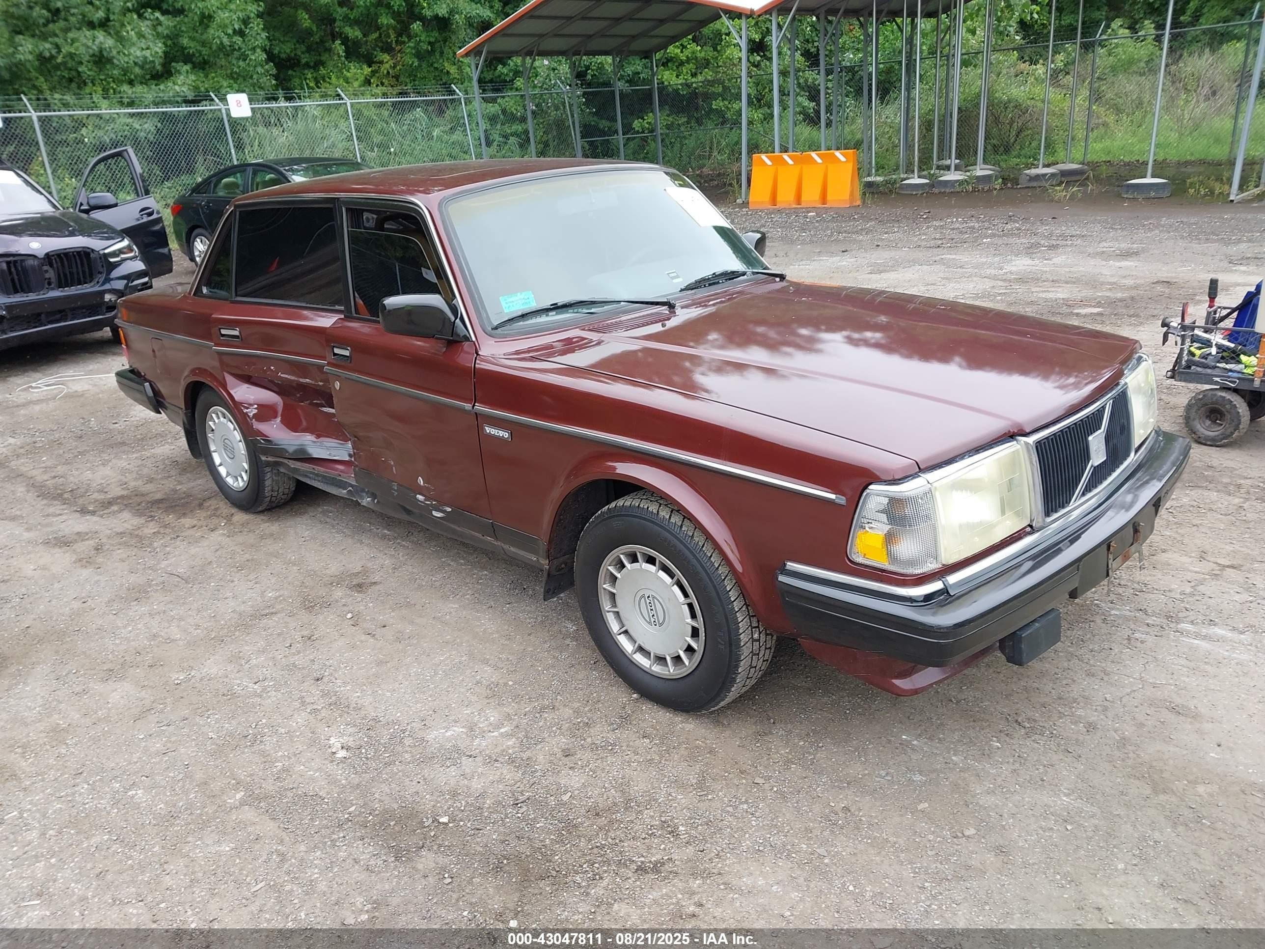 1991 Volvo 240, VIN YV1AA8844M1435668 — Side
