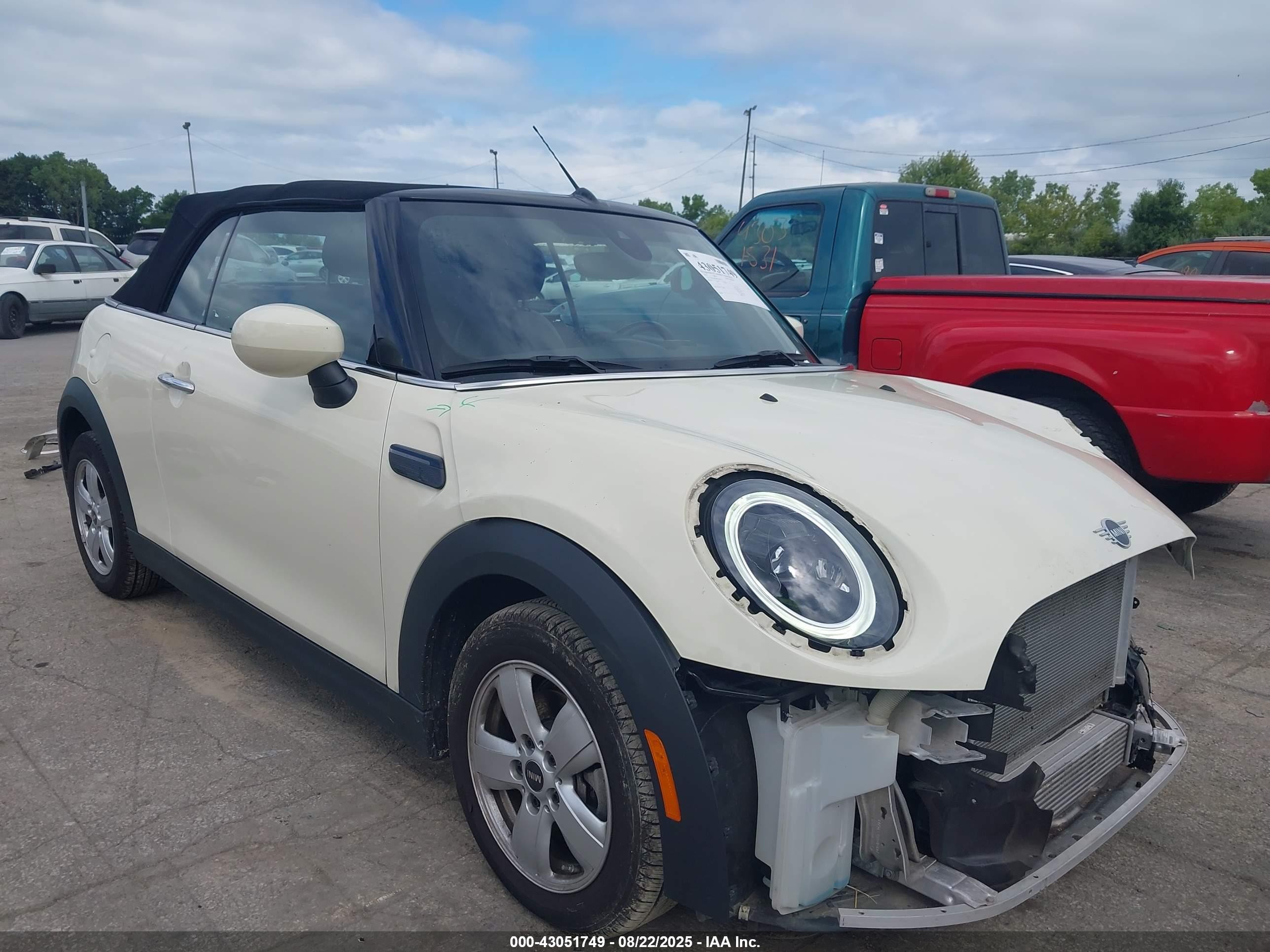 2022 MINI Convertible Cooper, VIN WMW23DL00N3N54919 — Перед