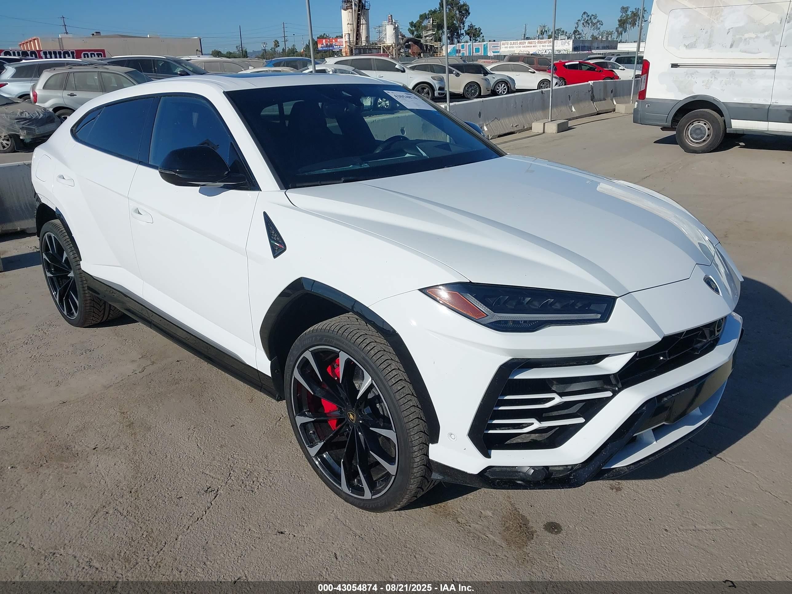 2020 Lamborghini Urus, VIN ZPBUA1ZL3LLA07442 — Rear end