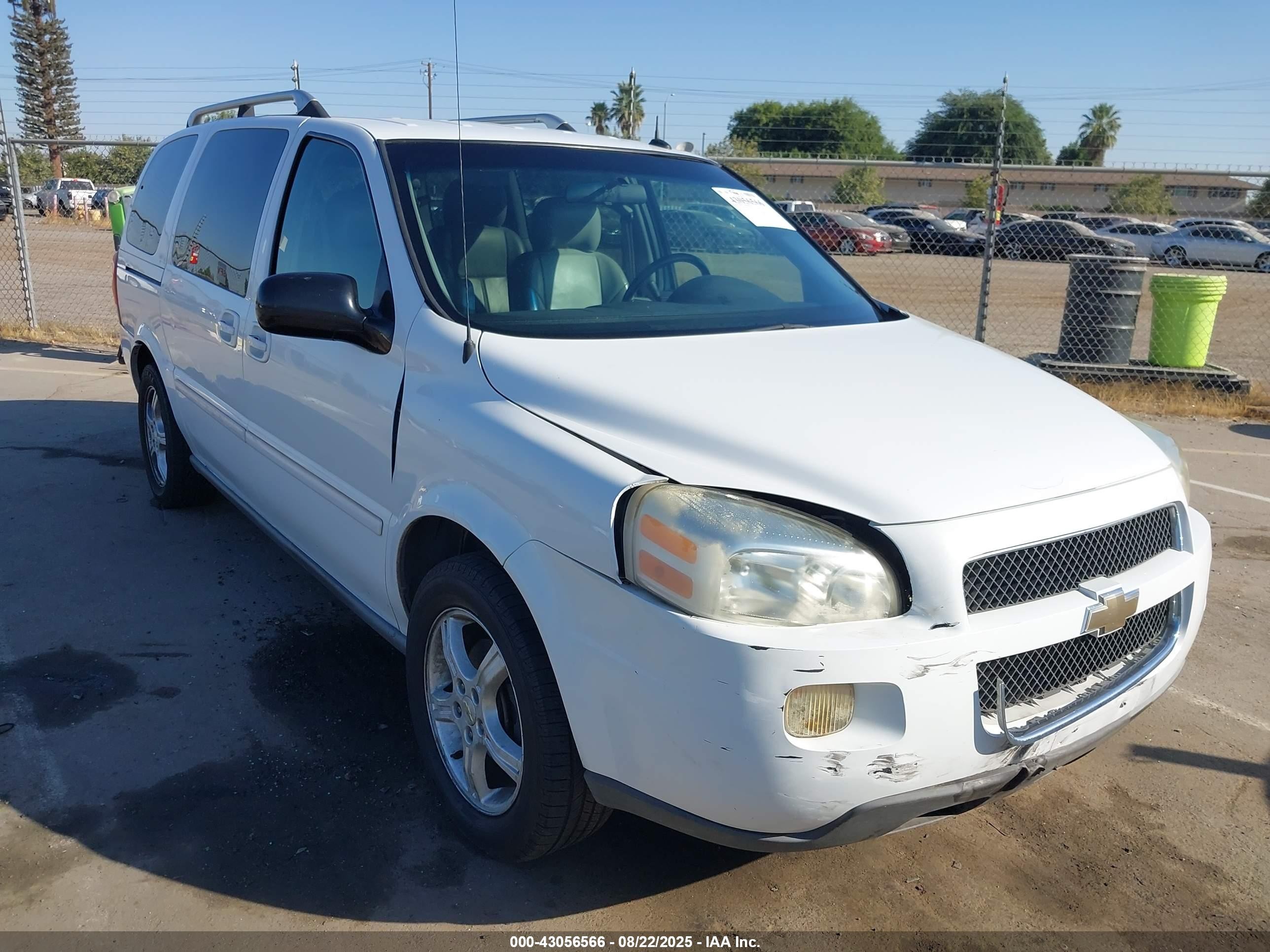 2005 Chevrolet Uplander LT, VIN 1GNDV33L55D224706 — Front end