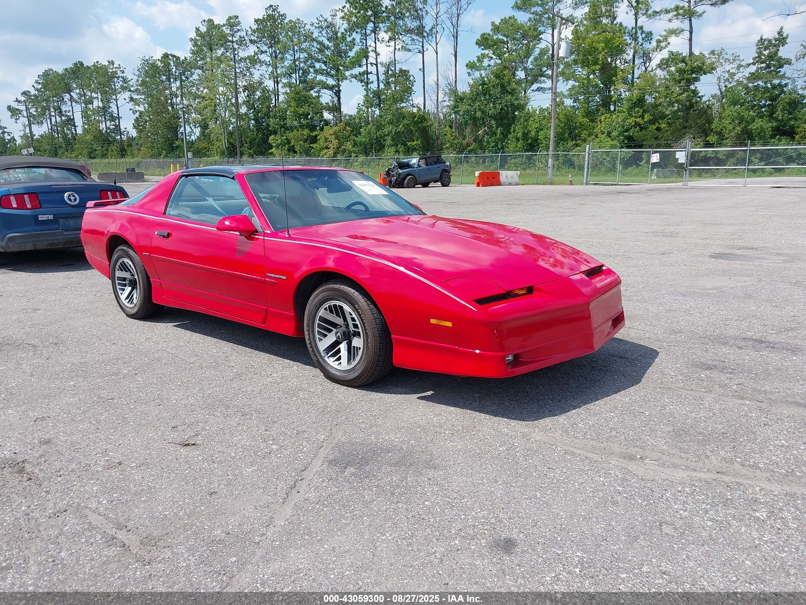 1990 Pontiac Firebird, VIN 1G2FS23T1LL218655 — Normal wear