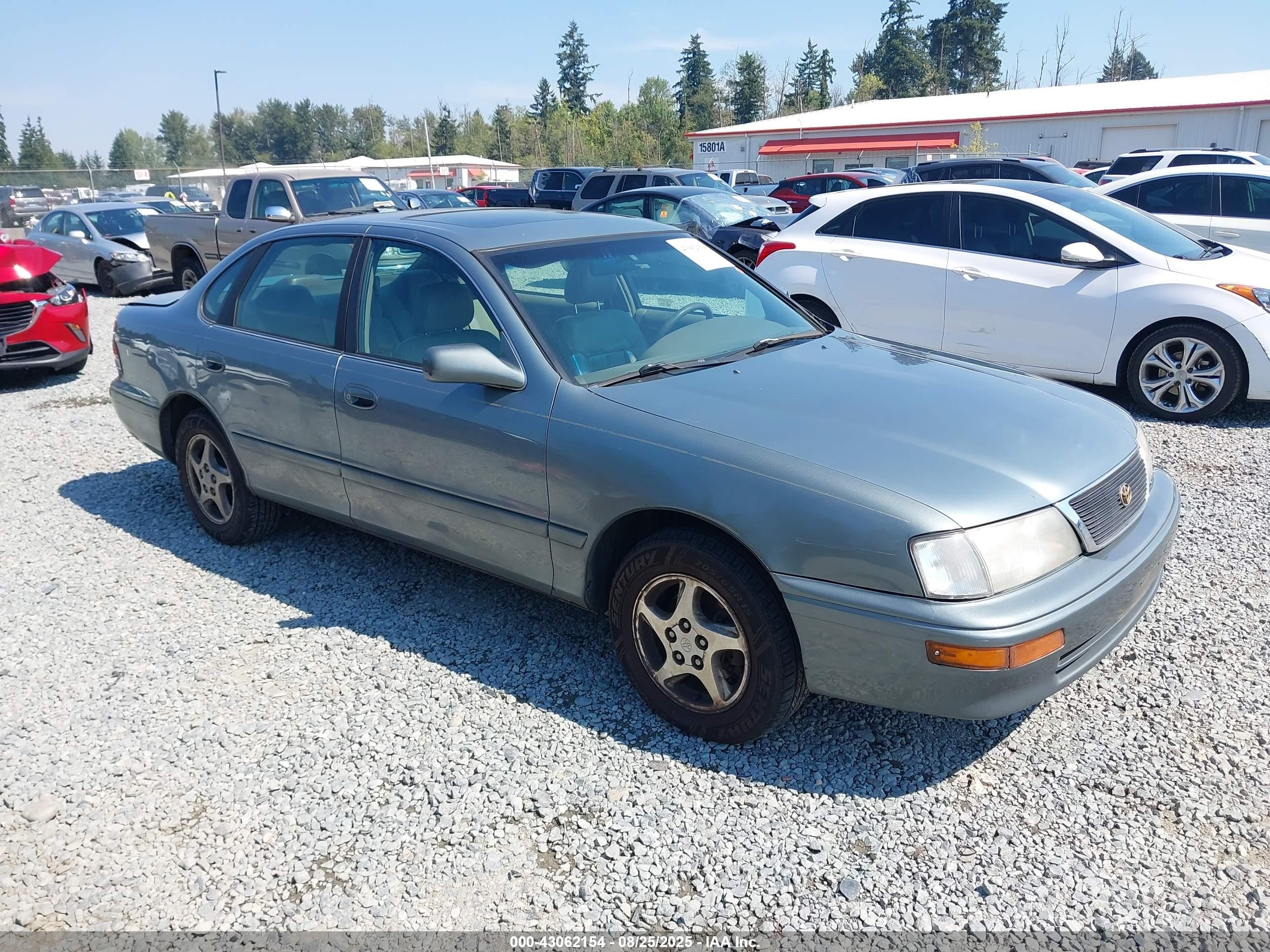 1997 Toyota Avalon XL, VIN 4T1BF12B9VU159574 — Rear end