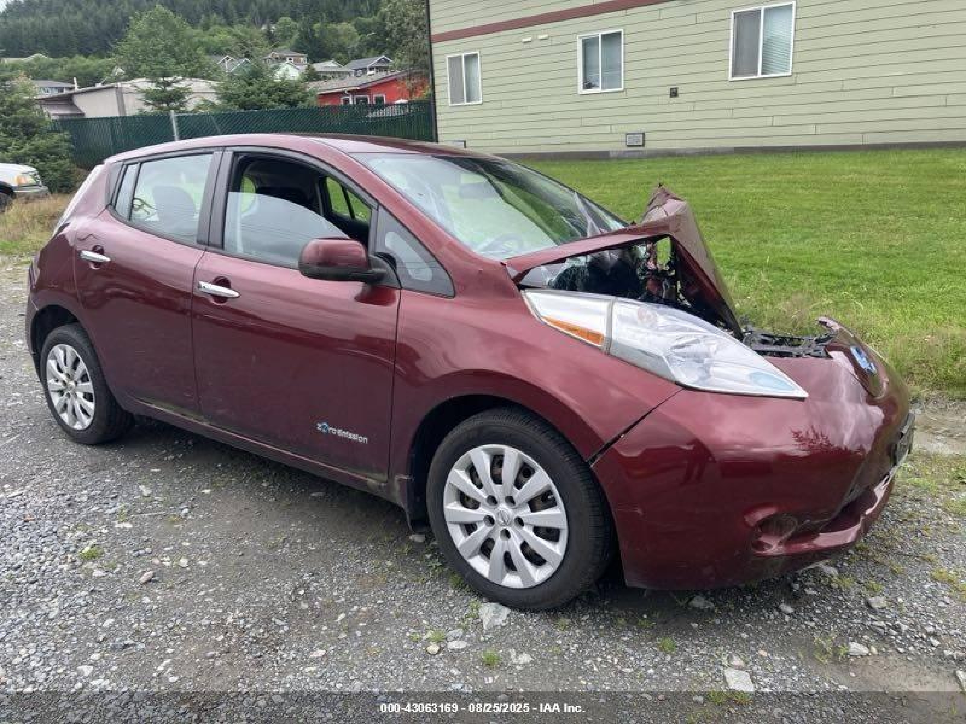2017 Nissan LEAF S, VIN 1N4BZ0CP5HC304996 — Front end