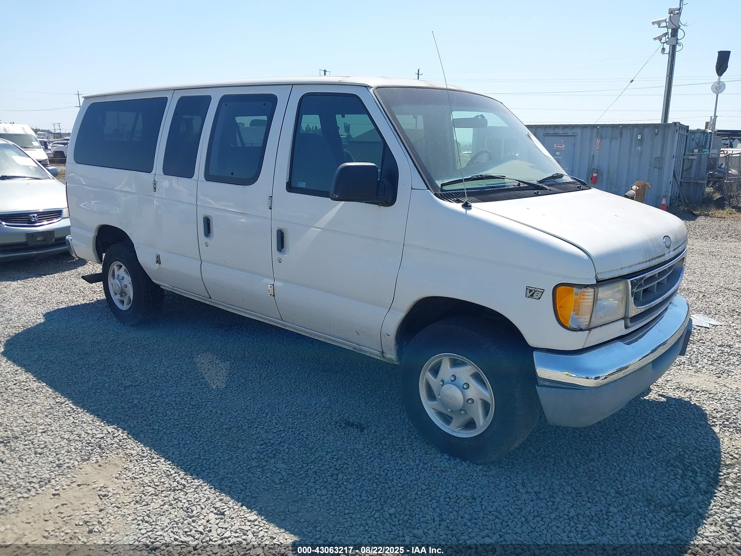 2000 Ford E-350, VIN 1FBNE31F1YHA41234 — Normal wear