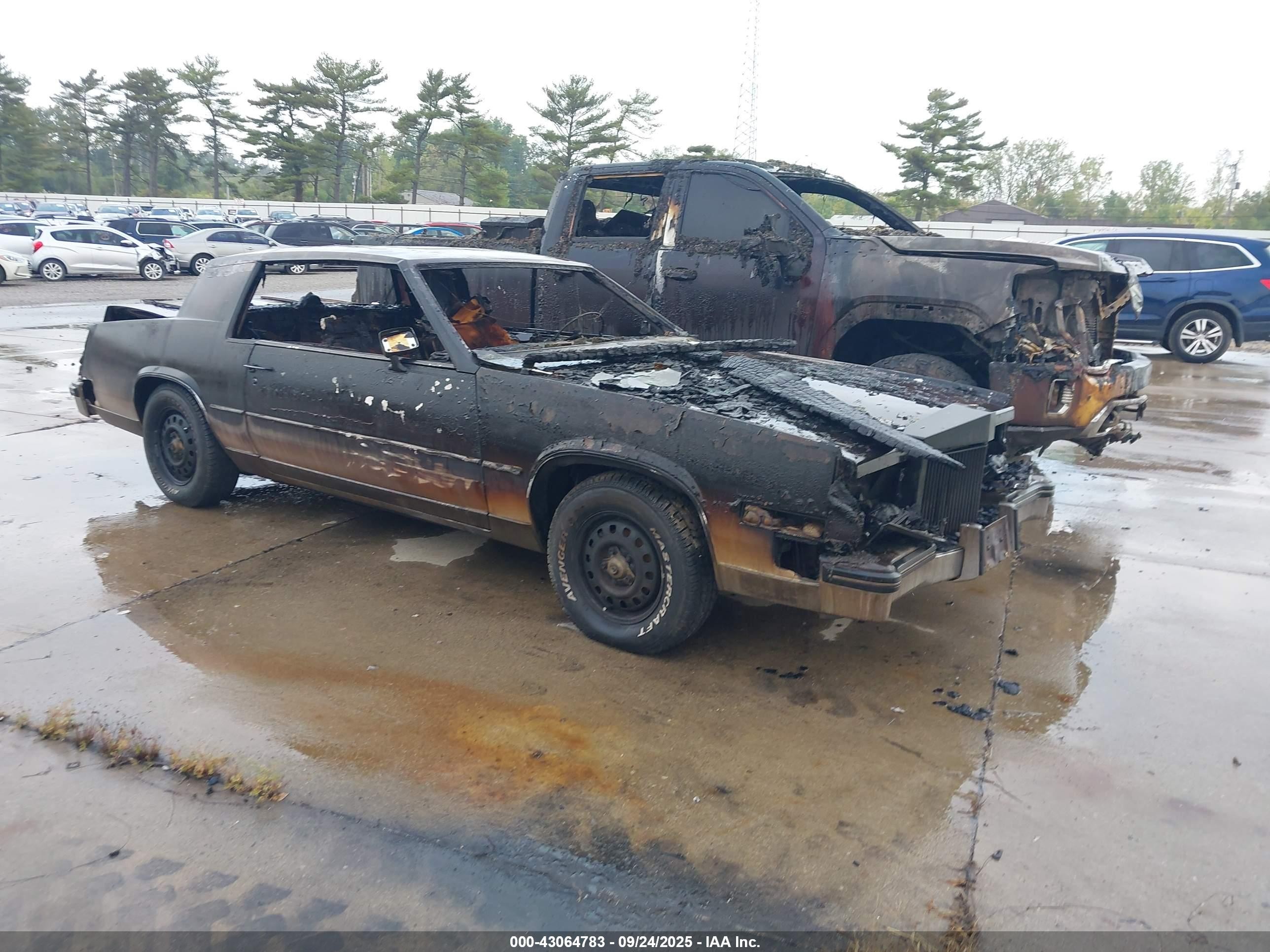 1985 Cadillac Eldorado, VIN 1G6EL5789FE668898 — Пожар в салоне