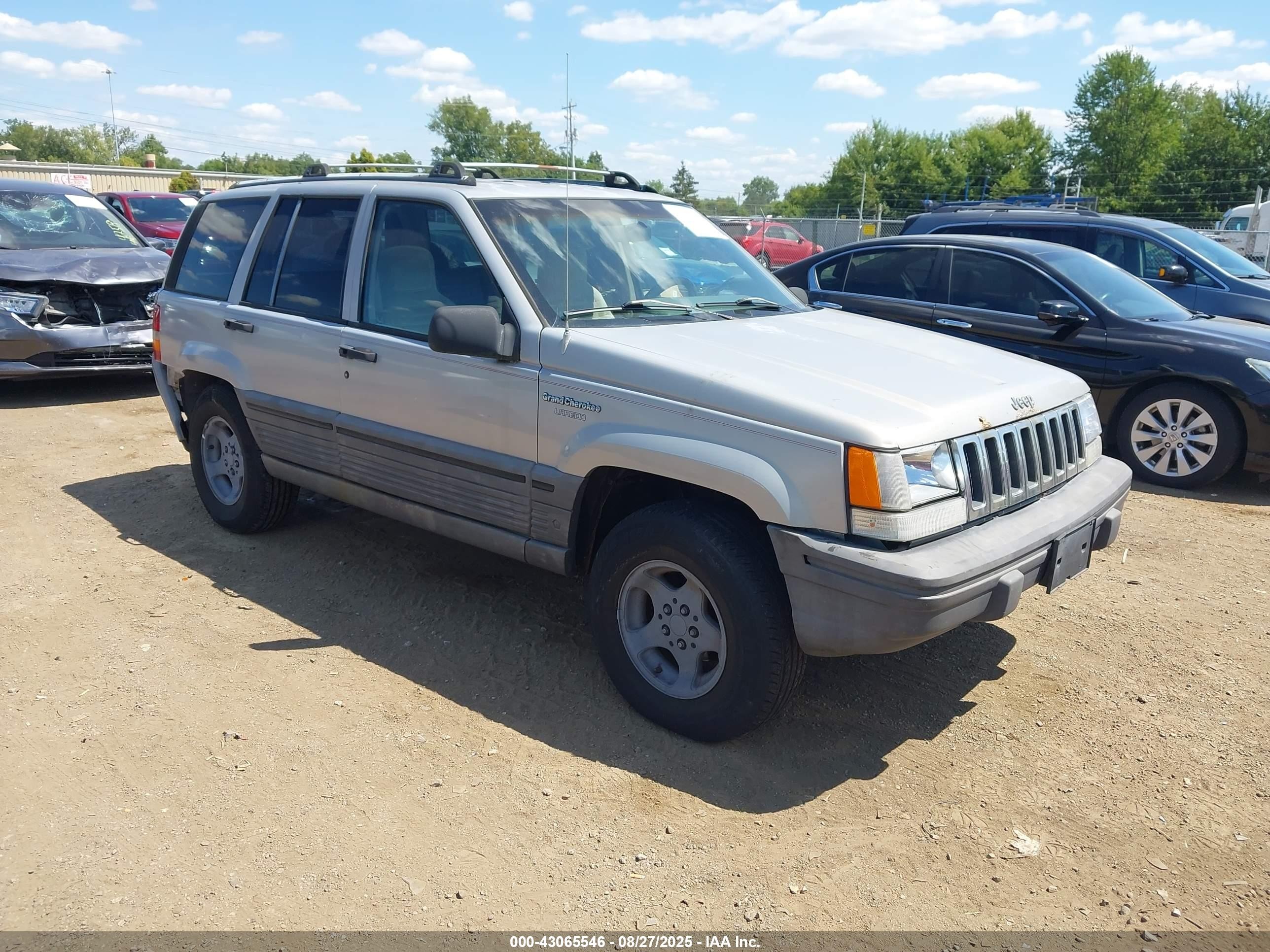 1995 Jeep Grand Cherokee Laredo, VIN 1J4GZ58S9SC645345 — Rear end