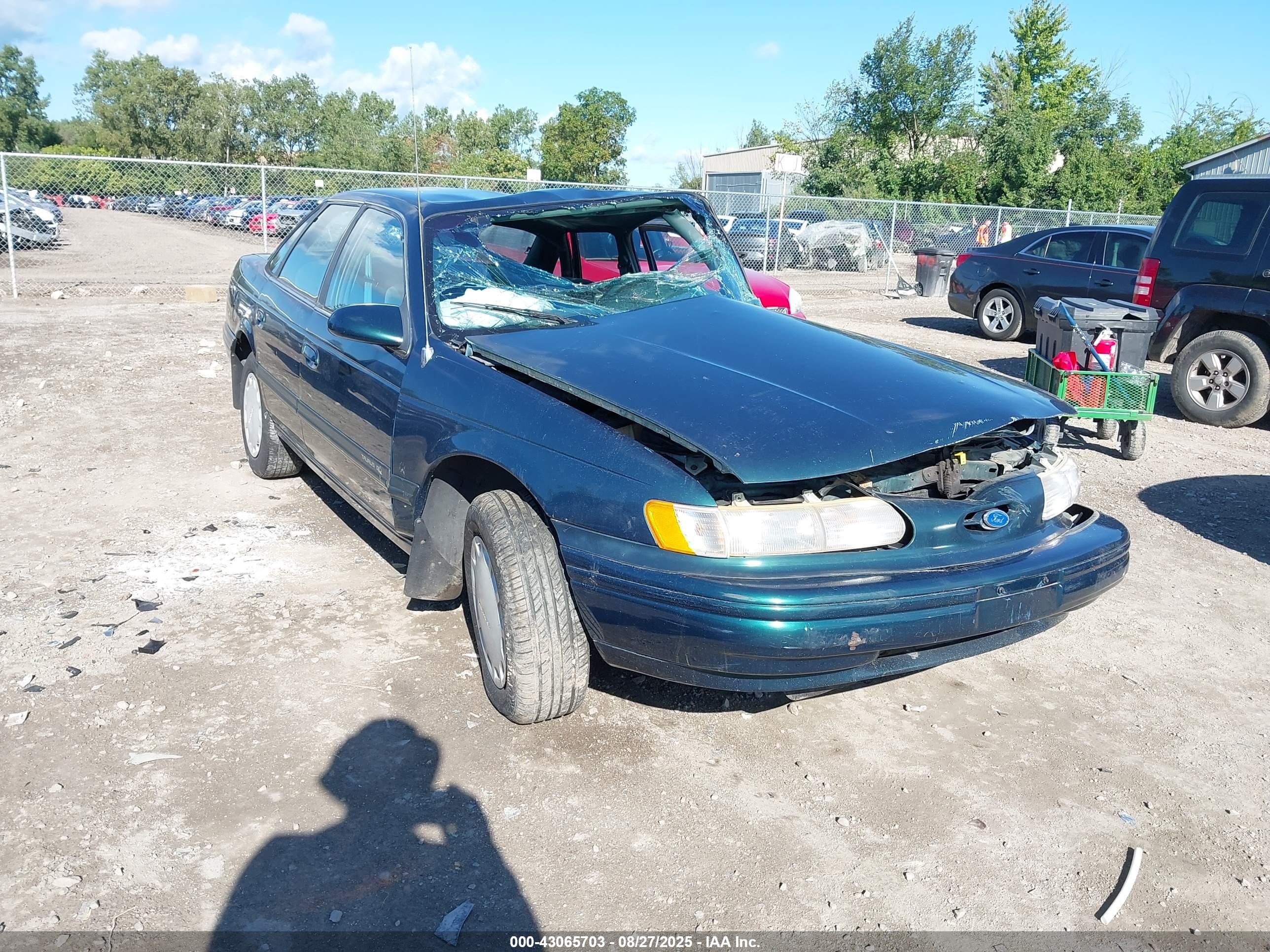 1994 Ford Taurus GL, VIN 1FALP52U6RG166930 — Side
