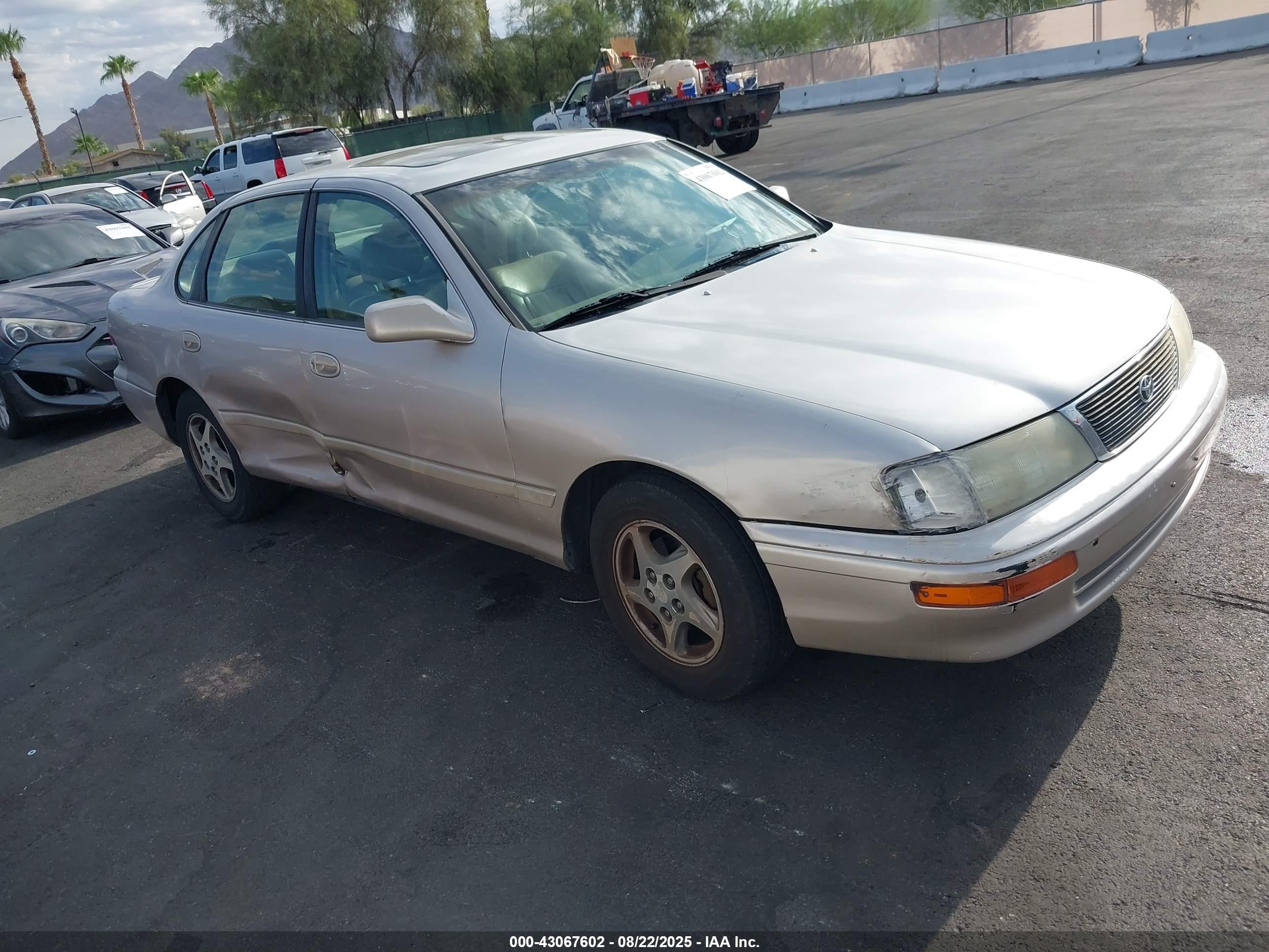 1997 Toyota Avalon XL, VIN 4T1BF12B9VU209132 — Front end