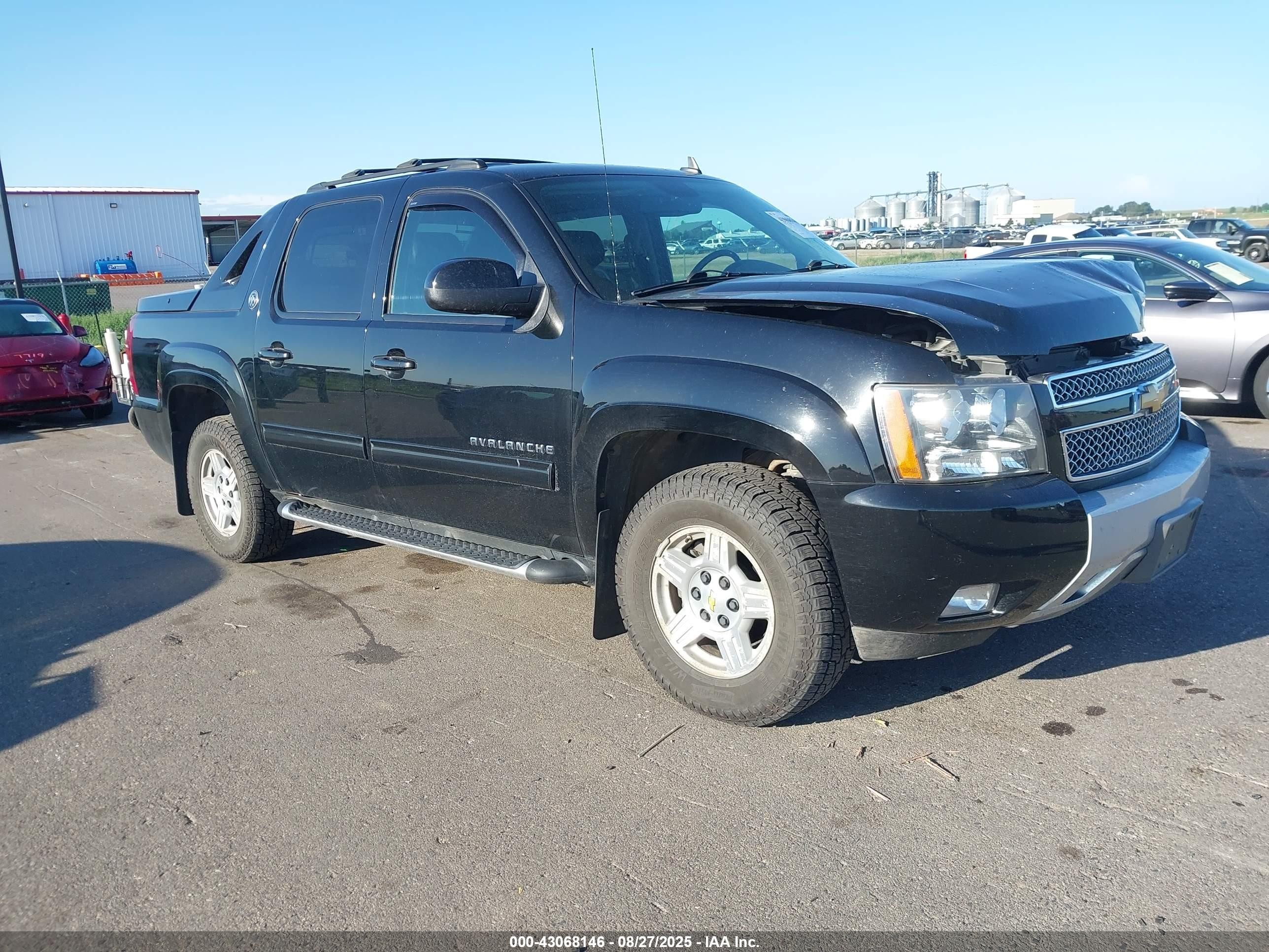 2013 Chevrolet Avalanche LT, VIN 3GNTKFE78DG320627 — Front end