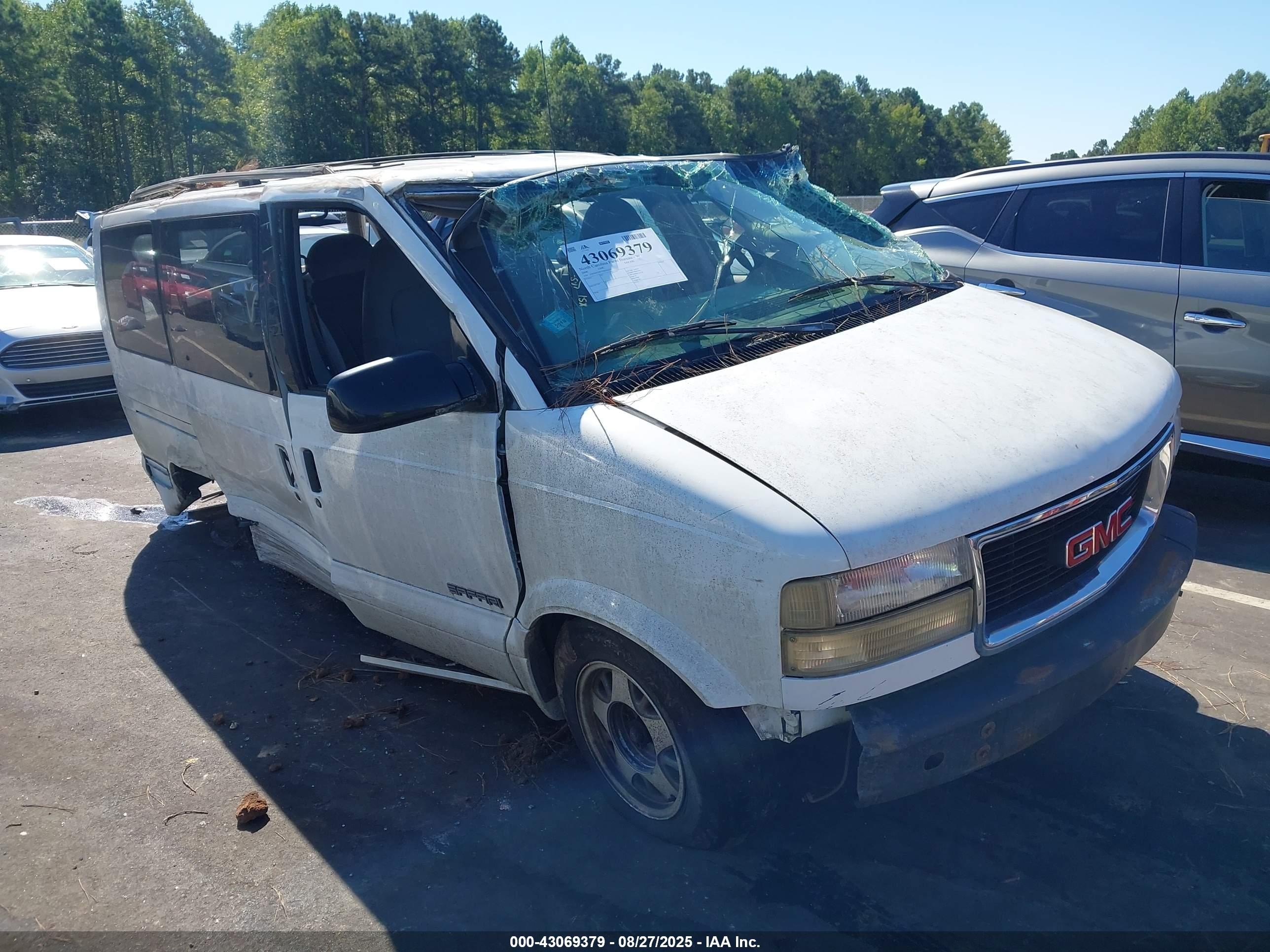 2000 GMC Safari, VIN 1GKDM19W7YB506223 — Rollover