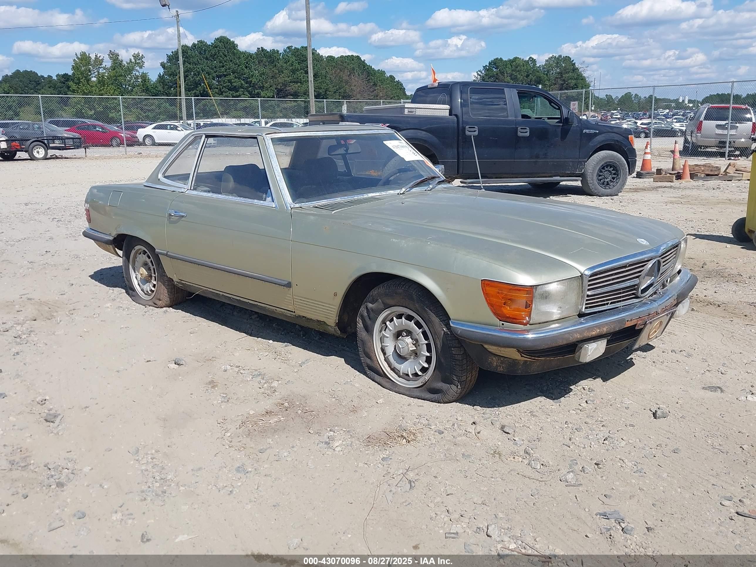 1980 Mercedes-Benz 280, VIN WDB10704212008417 — Front end