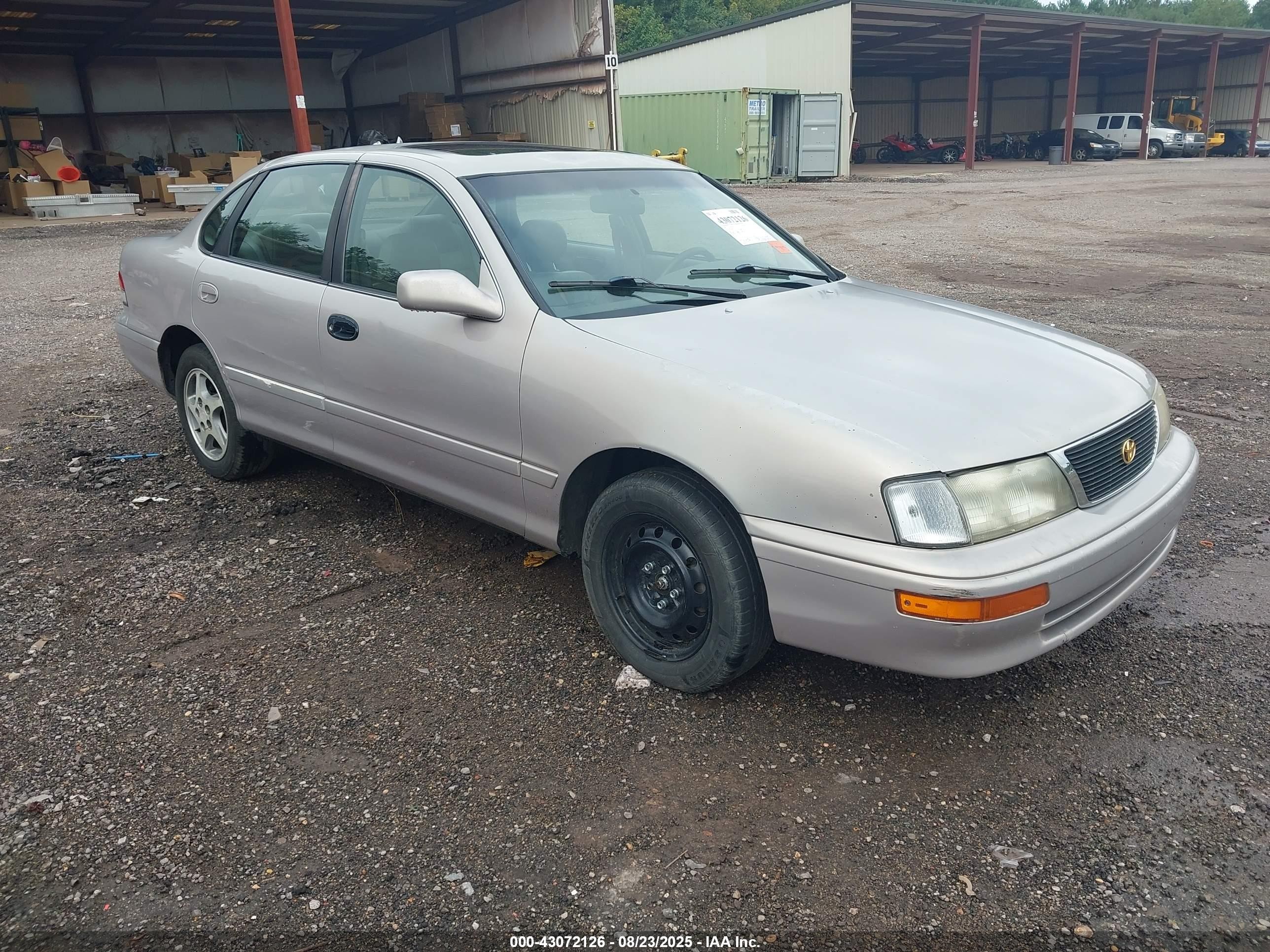 1997 Toyota Avalon XL, VIN 4T1BF12B0VU155283 — Normal wear