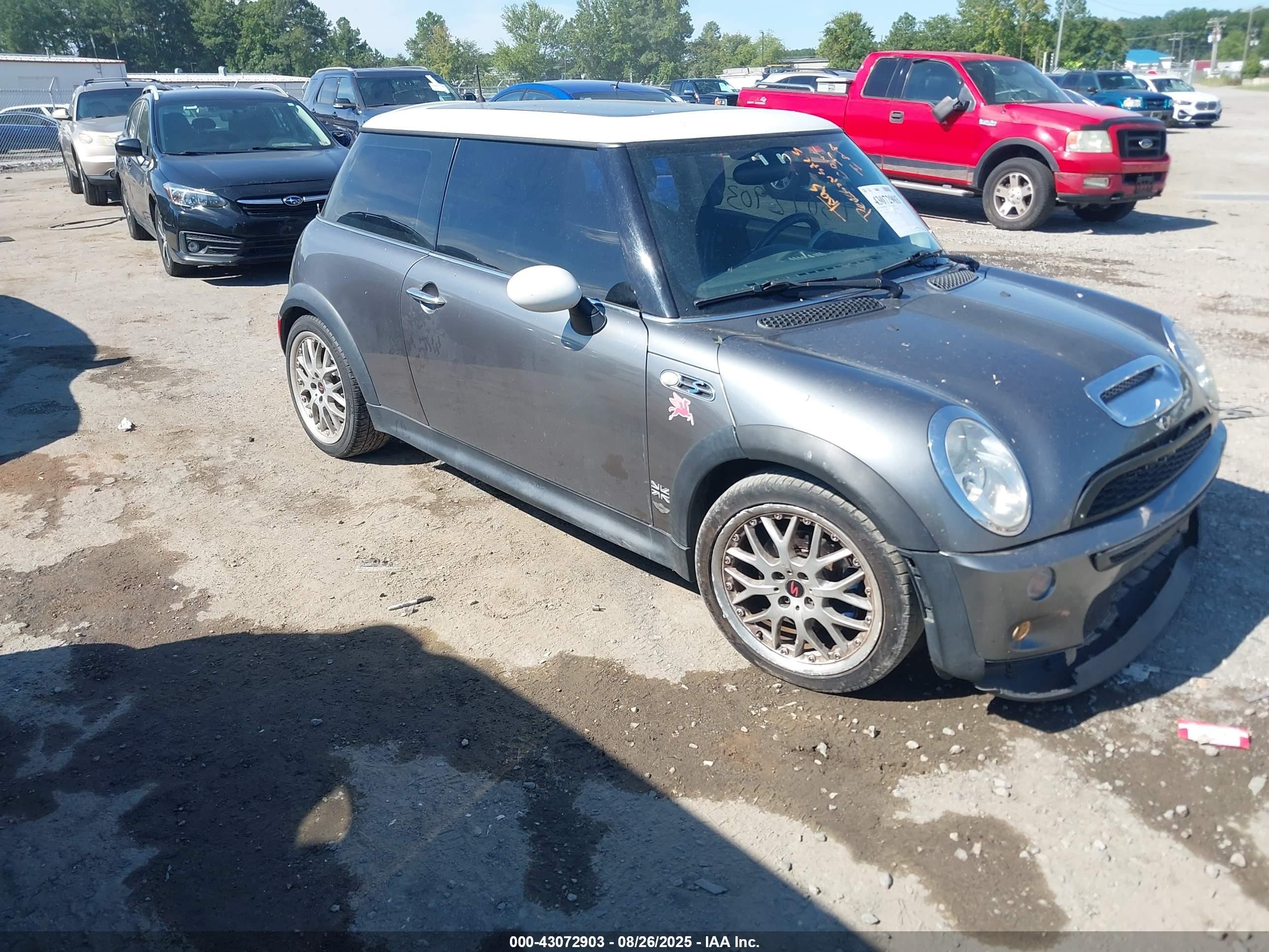2002 MINI Hardtop S, VIN WMWRE33462TD51974 — Rear end