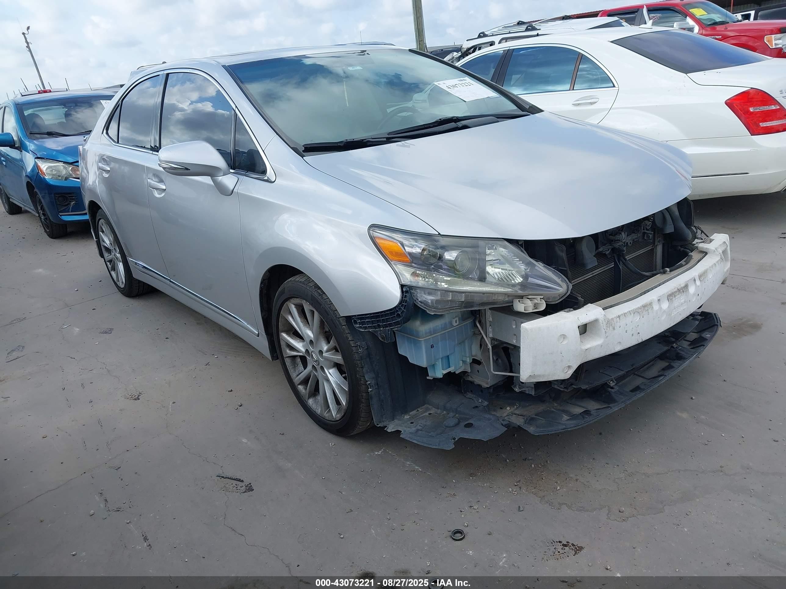 2011 Lexus HS 250h, VIN JTHBB1BA0B2046691 — Перед