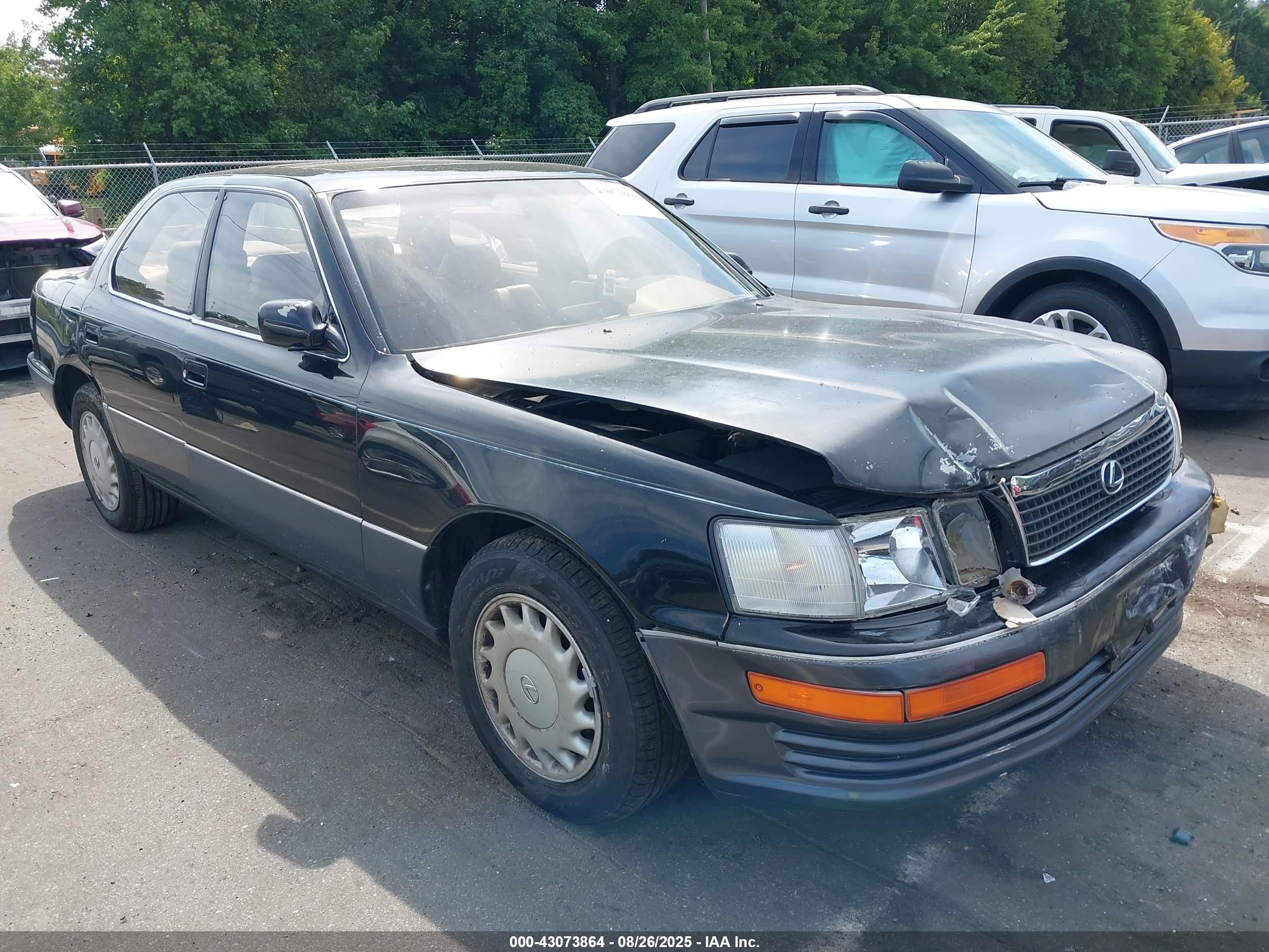 1992 Lexus LS 400, VIN JT8UF11E7N0128399 — Front end