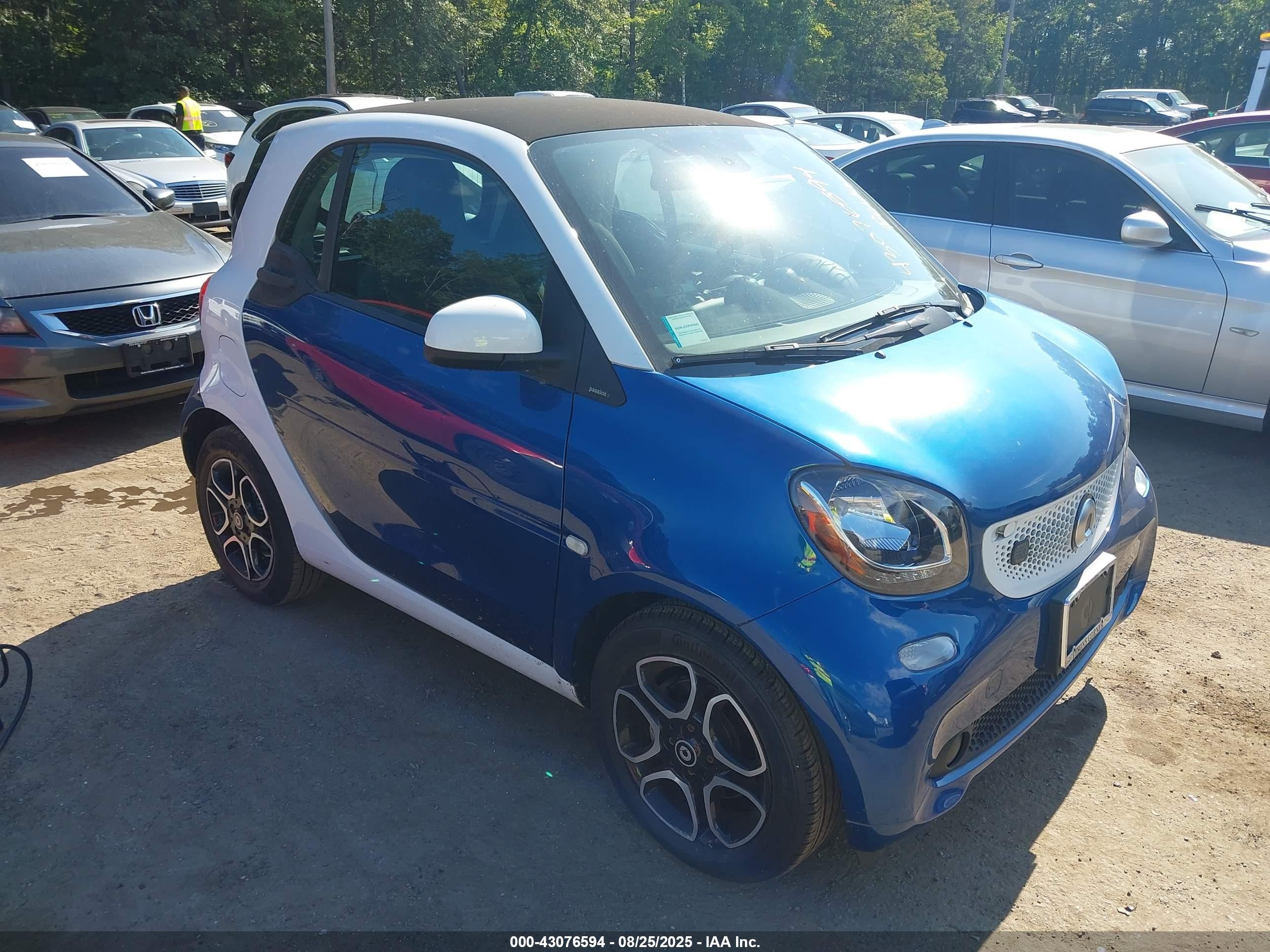 2018 Smart fortwo Pure, VIN WMEFJ9BA2JK311339 — Normal wear