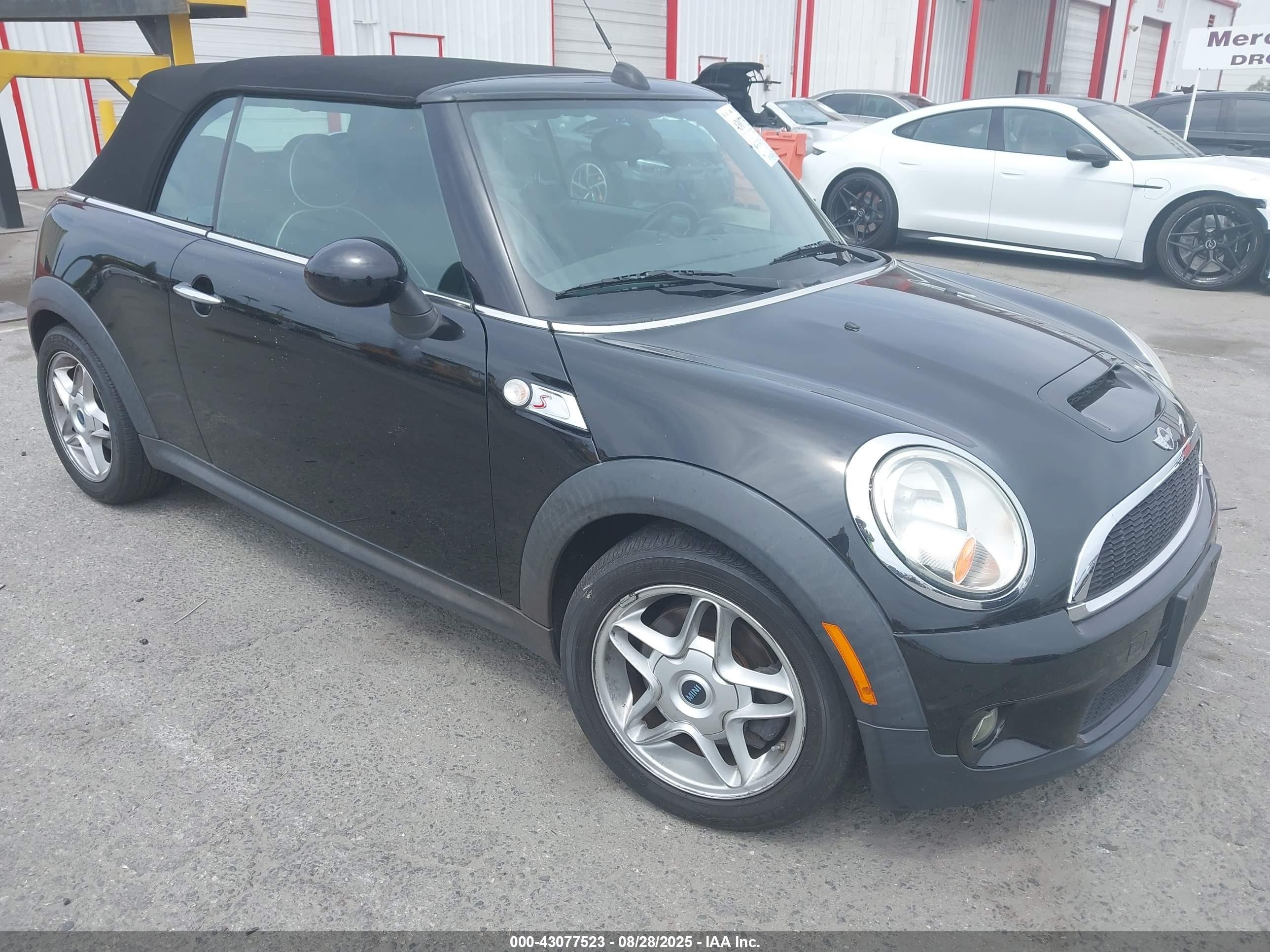 2009 MINI Convertible S, VIN WMWMS33589TG88846 — Перед