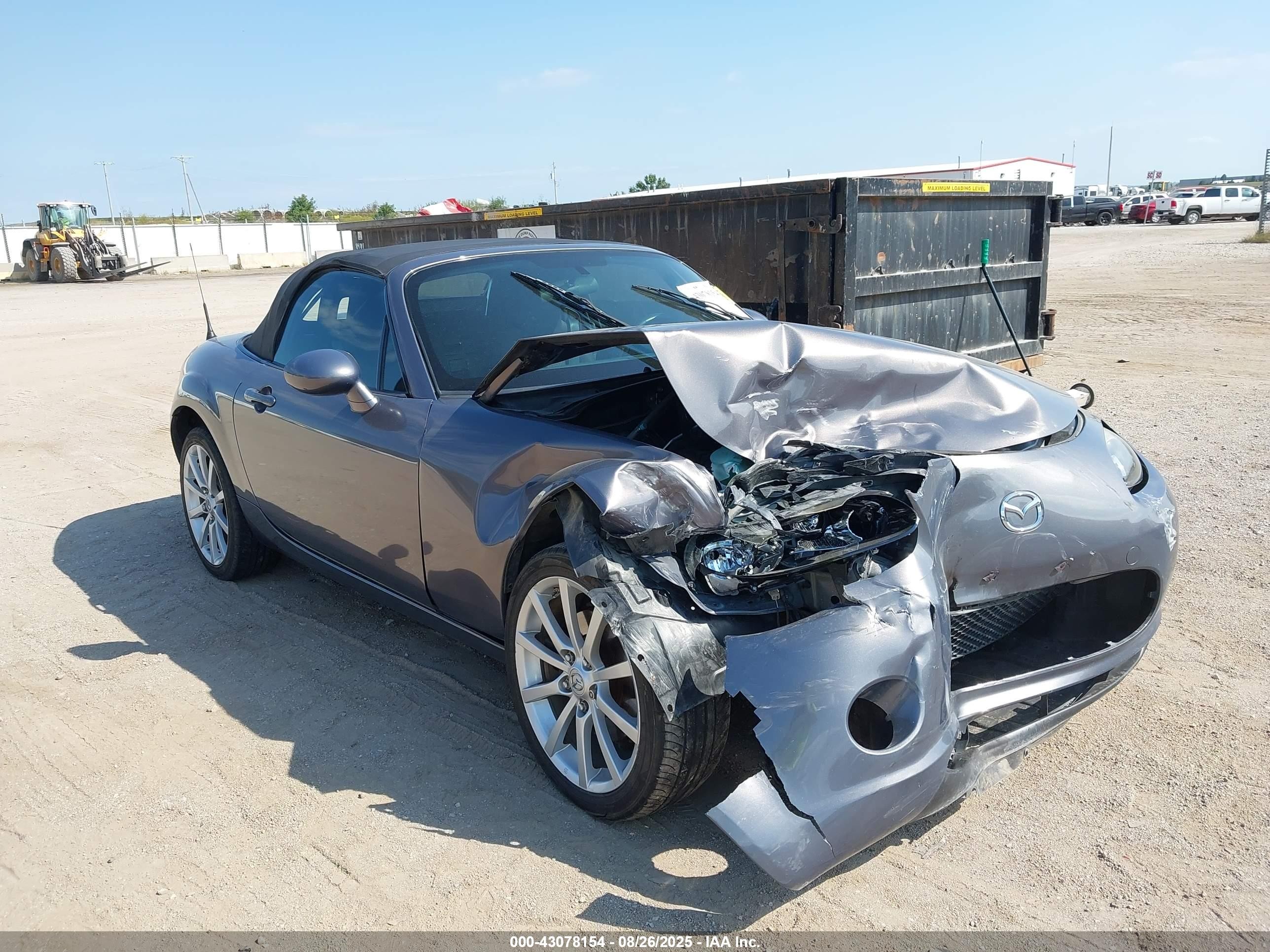 2006 Mazda MX-5 Miata Grand Touring, VIN JM1NC25F760117556 — Front end