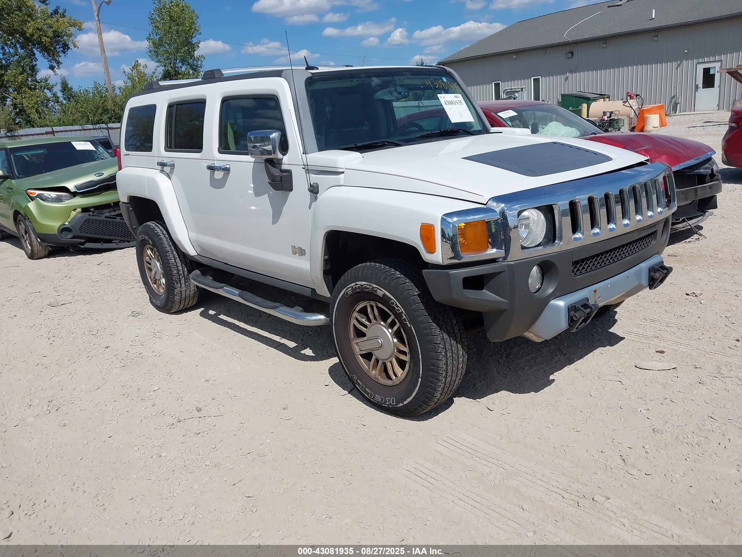 2009 Hummer H3 Luxury, VIN 5GTEN13E798146732 — Front end