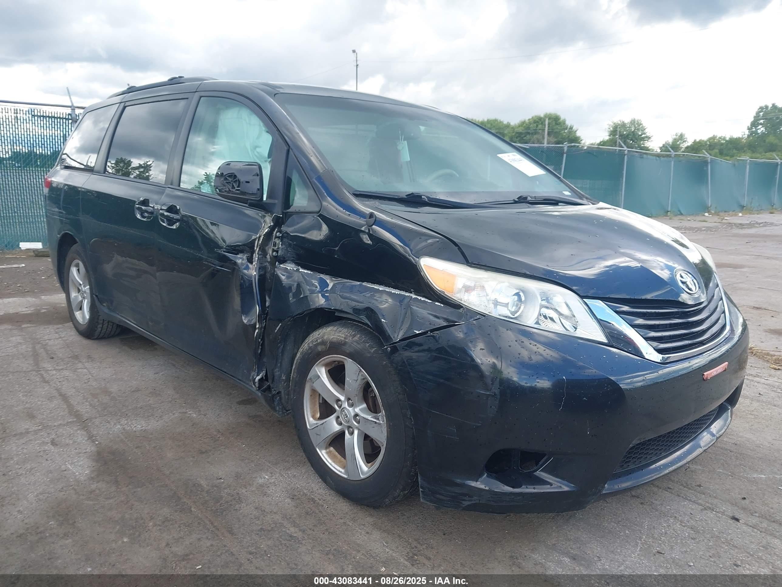2014 Toyota Sienna LE AAS, VIN 5TDKK3DC4ES488897 — Side