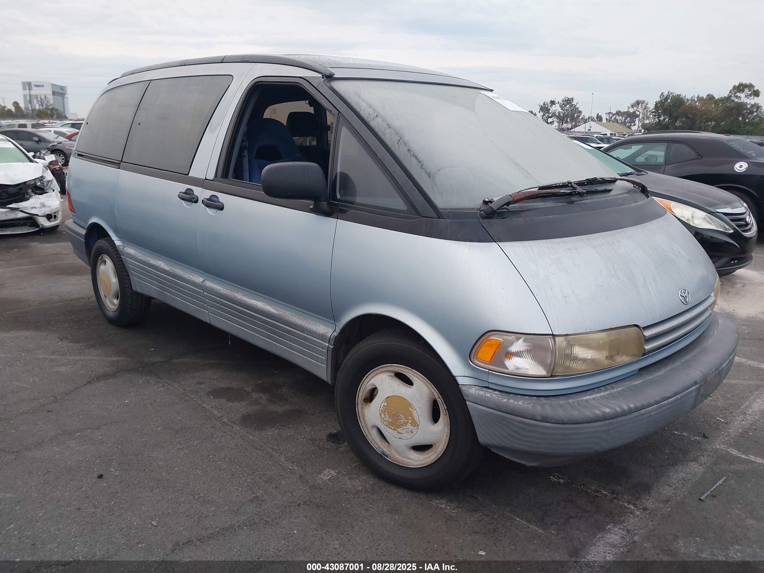 1991 Toyota Previa LE, VIN JT3AC12R6M0052109 — Normal wear