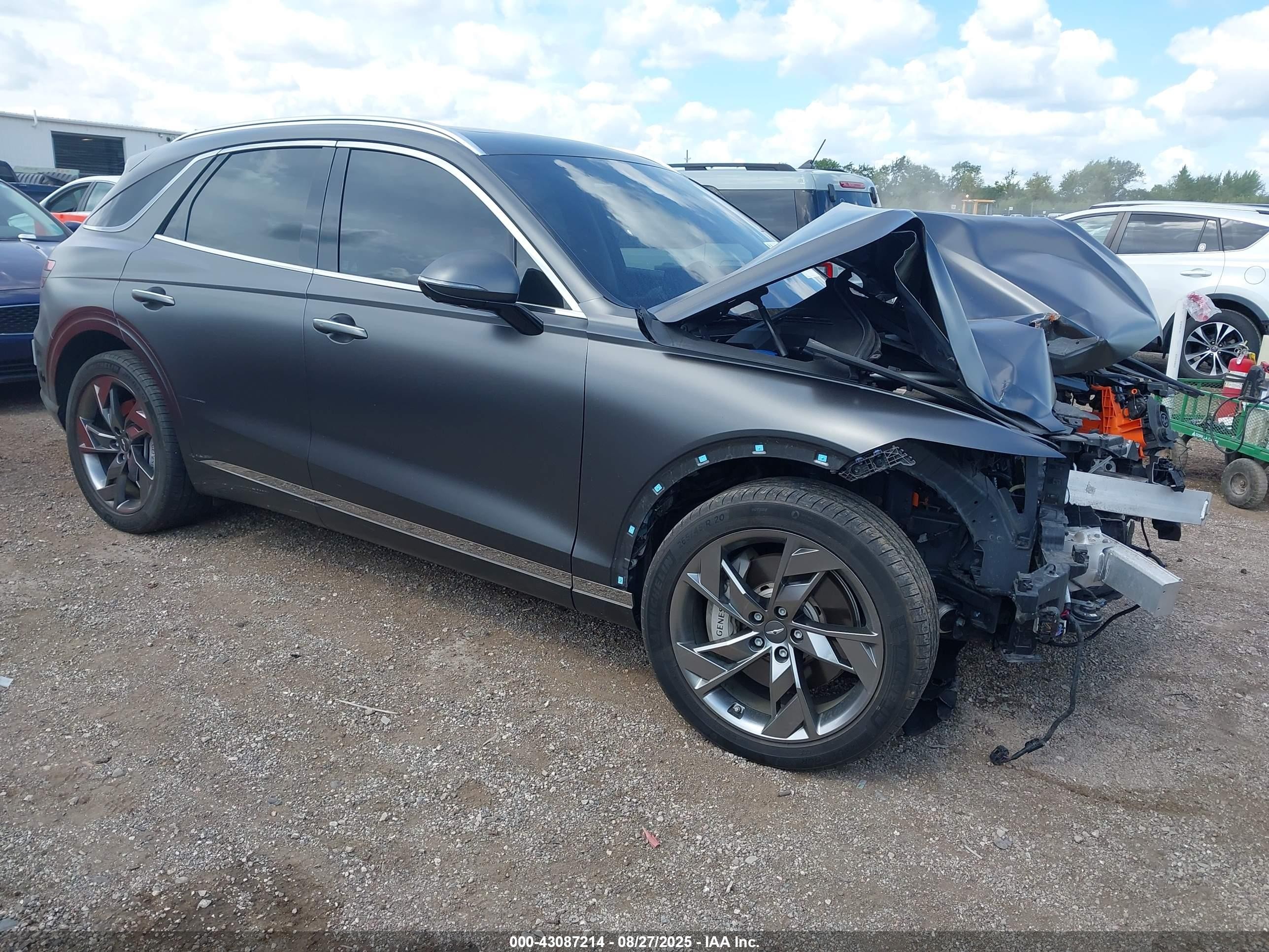 2023 Genesis GV70 Advanced, VIN 5NMMCET19PH000194 — Front end