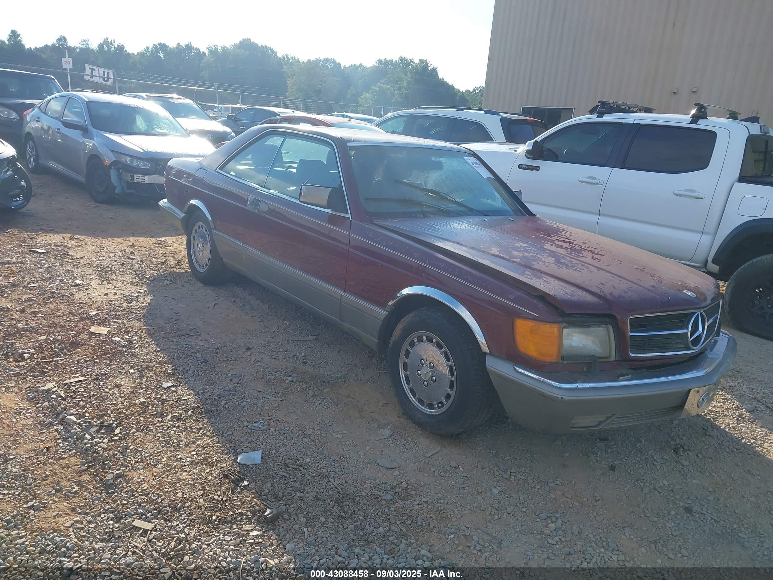 1986 Mercedes-Benz 560 560SEC, VIN WDBCA45D5GA200646 — Front end
