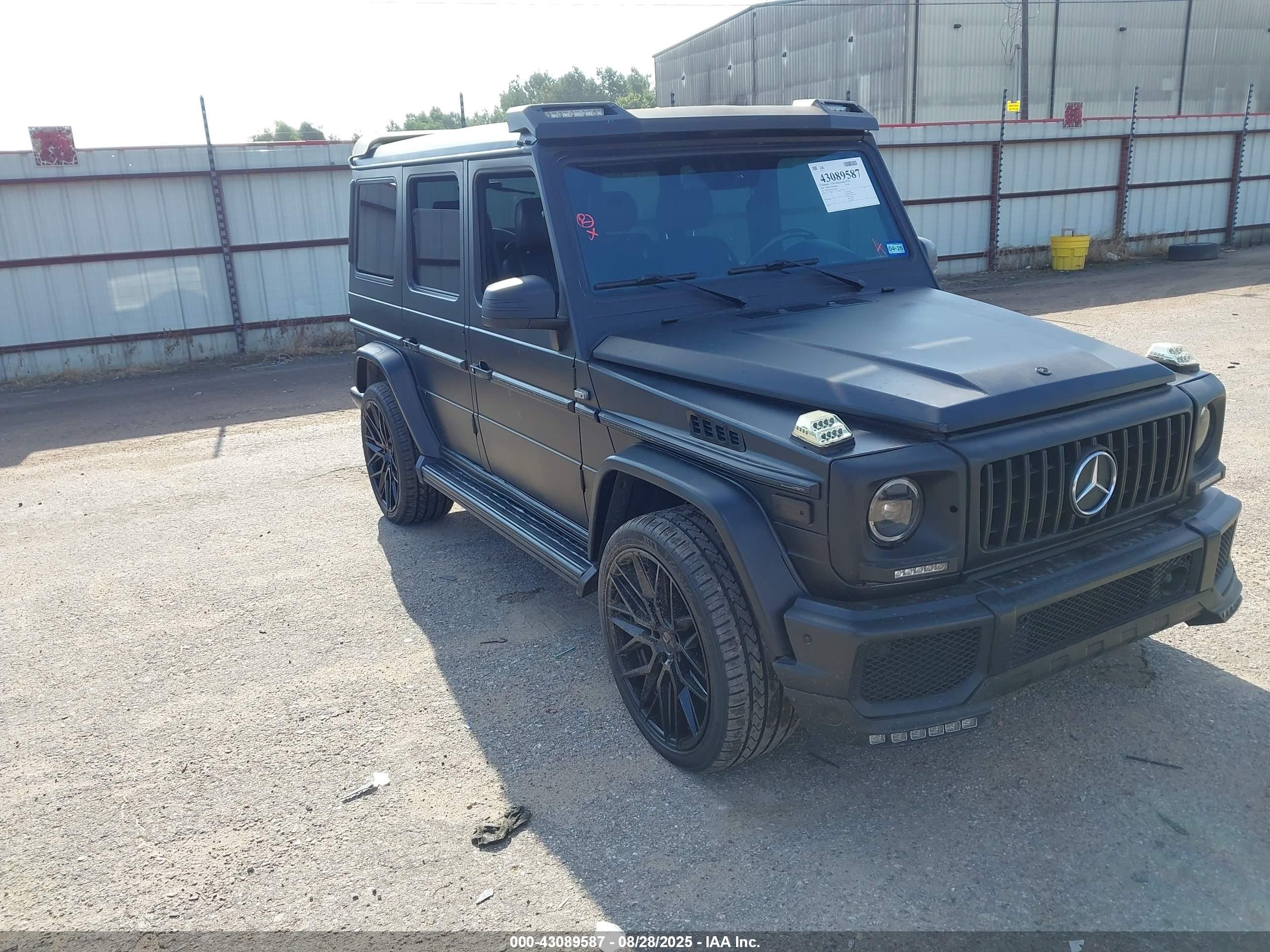 2002 Mercedes-Benz G 500, VIN WDCYR49E82X132958 — Normal wear