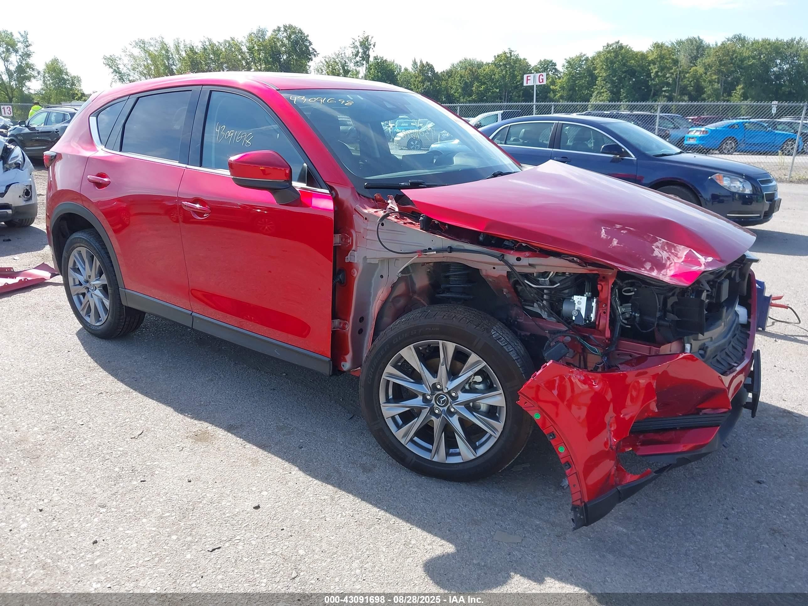 2021 Mazda CX-5 Grand Touring Reserve, VIN JM3KFBAY7M0457005 — Front end