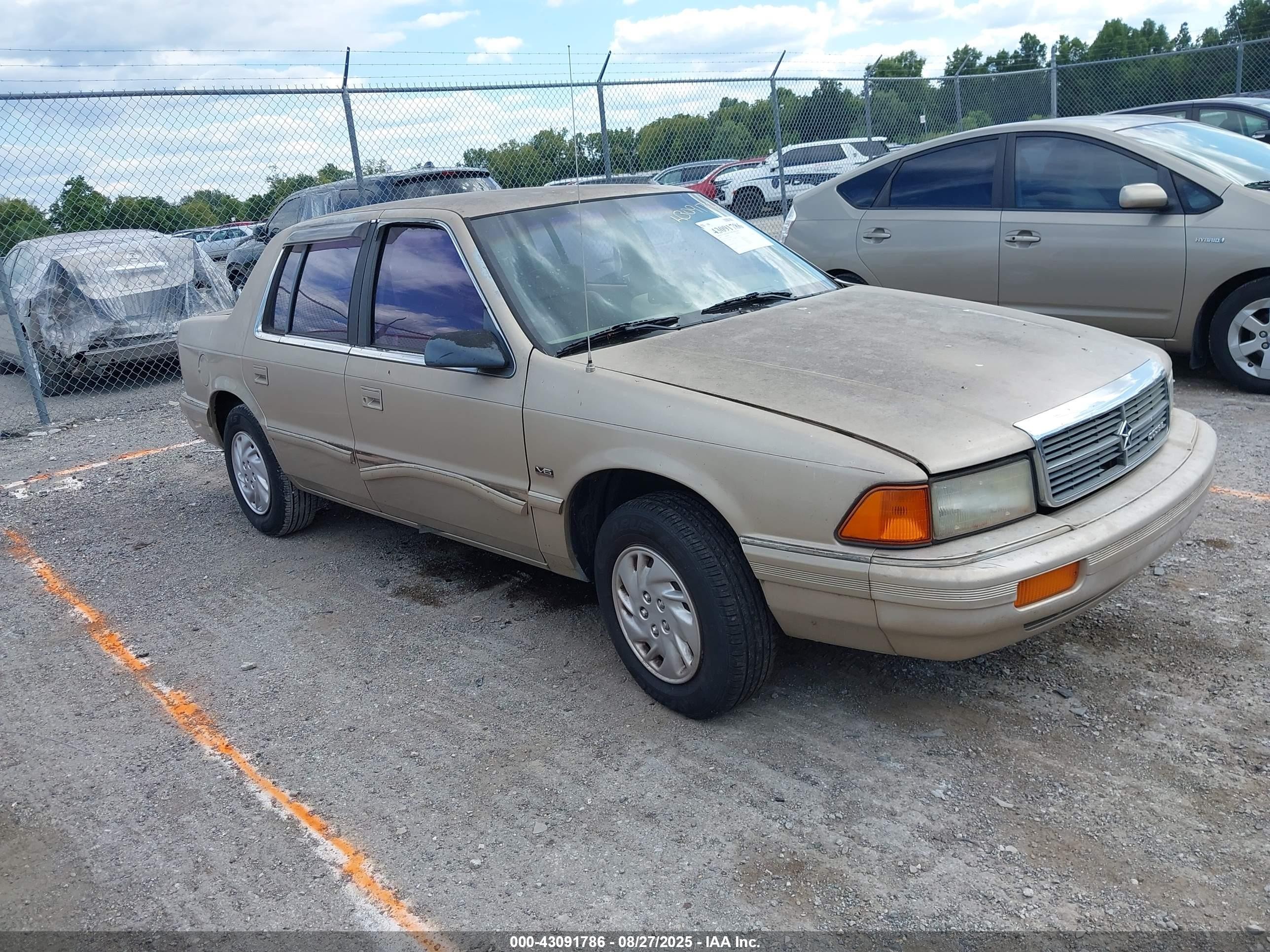 1992 Dodge Spirit, VIN 3B3XA4637NT215679 — Бок