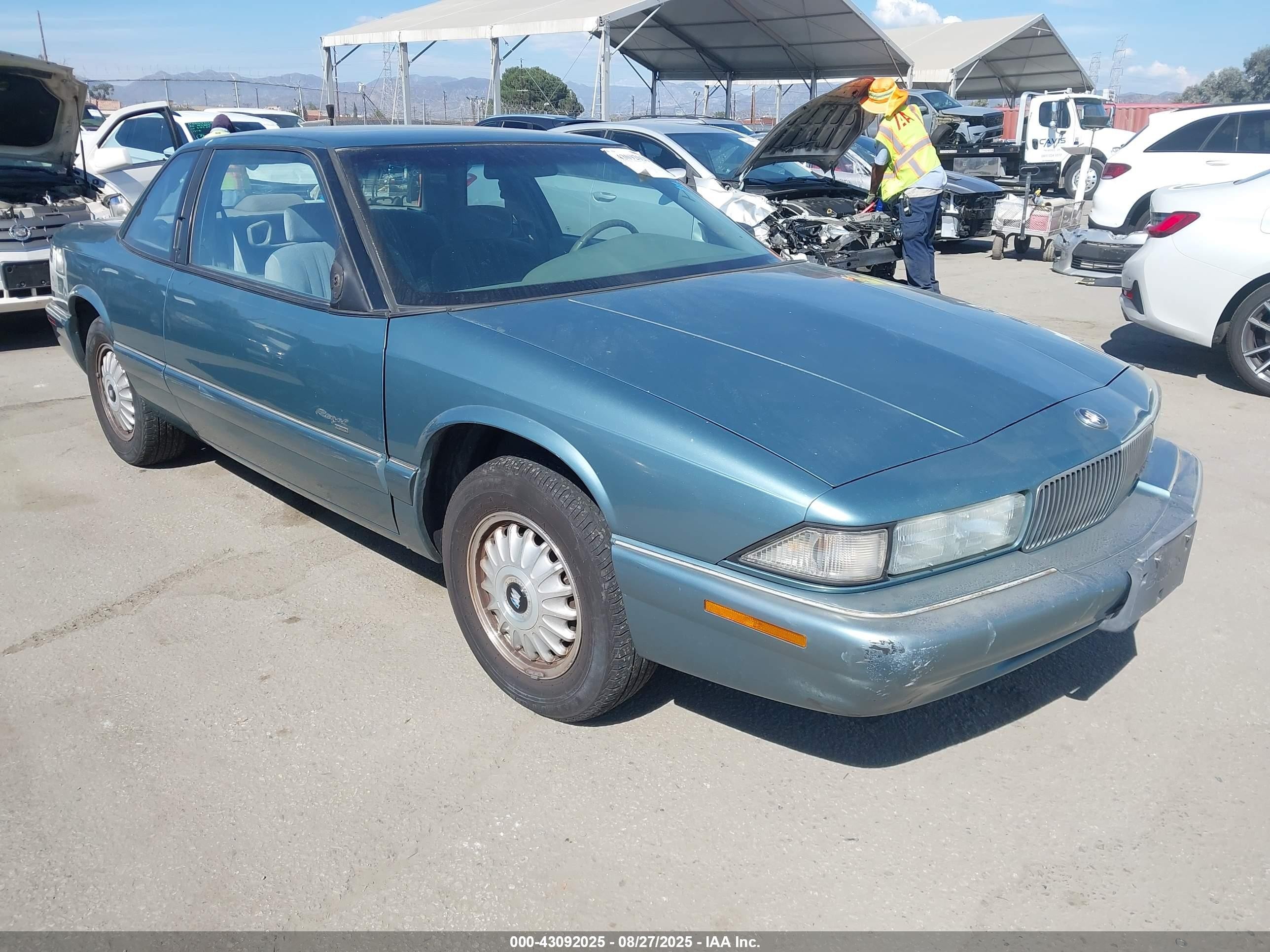 1995 Buick Regal Custom, VIN 2G4WB12L3S1466316 — Бок
