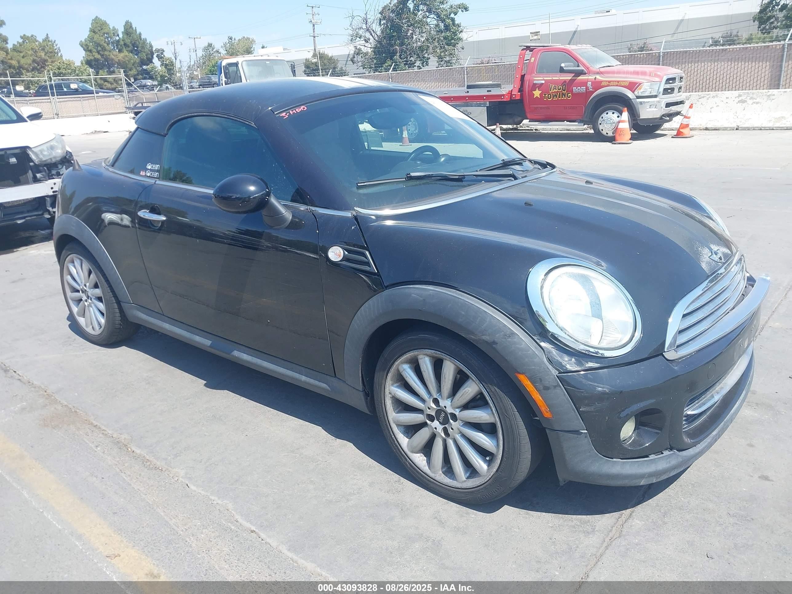 2012 MINI Coupe, VIN WMWSX1C56CT300269 — Перед