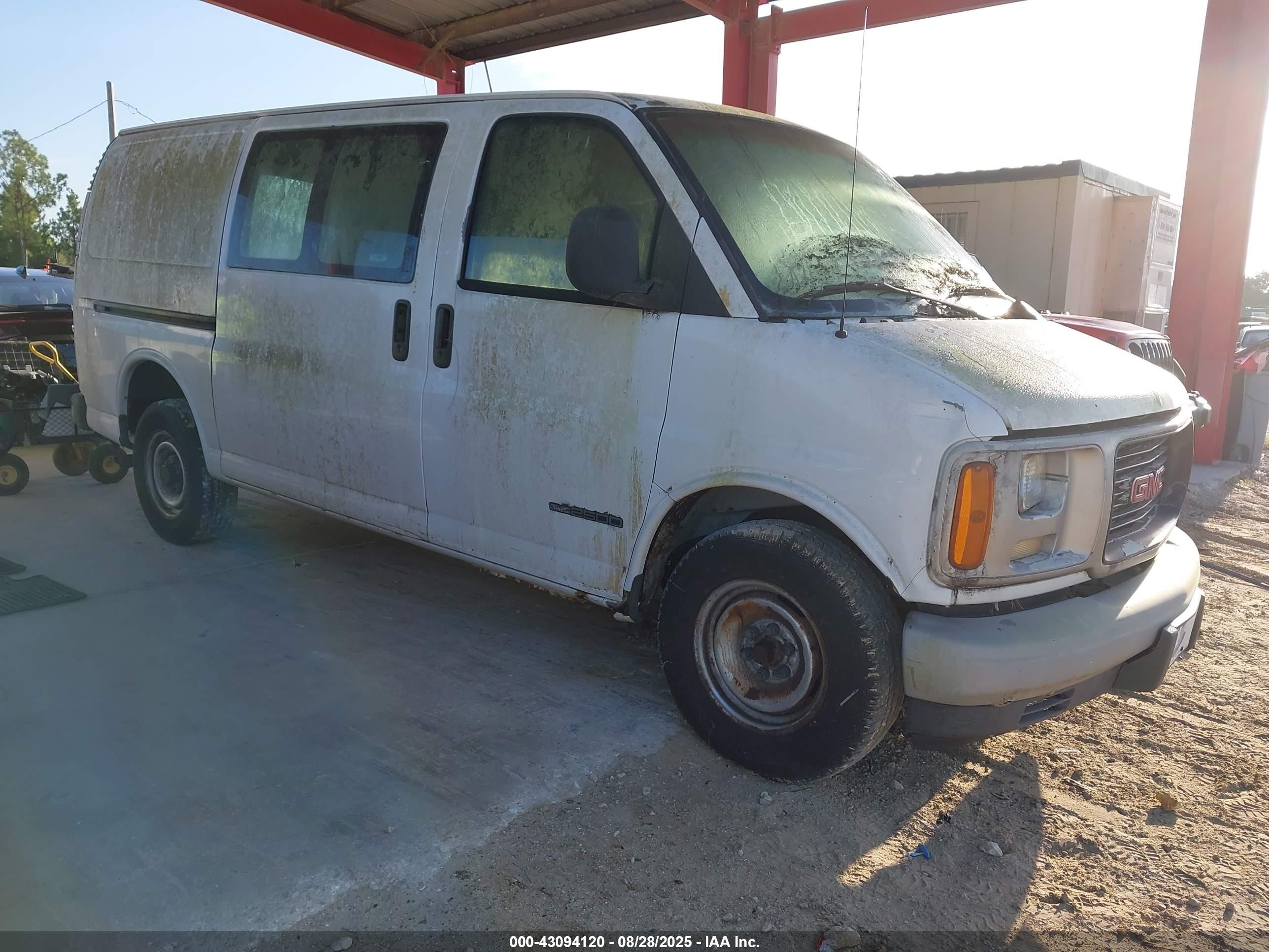 1997 GMC Savana, VIN 1GTFG25W3V1064582 — Normal wear