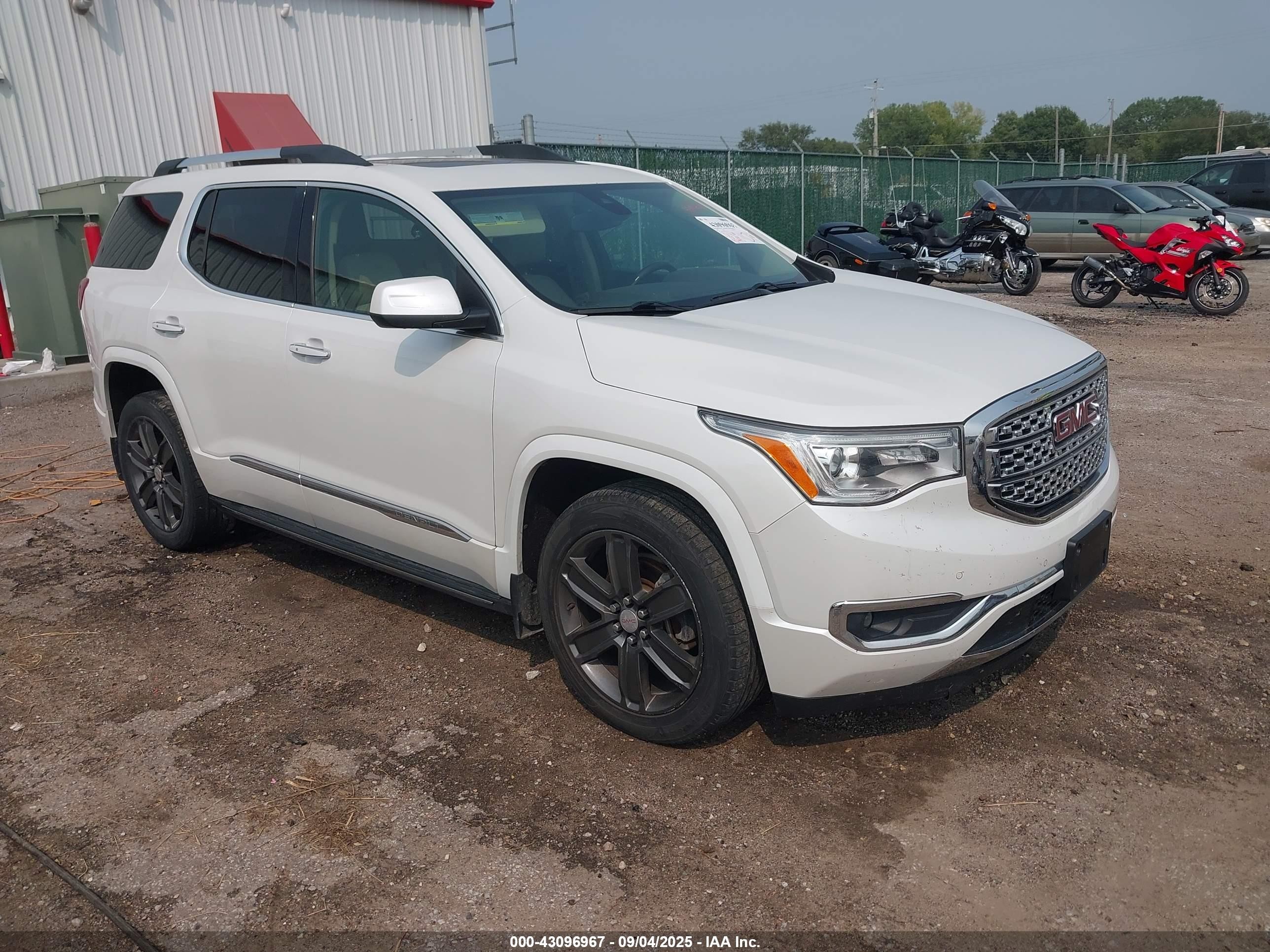 2017 GMC Acadia Denali, VIN 1GKKNXLS5HZ140914 — Пресная вода