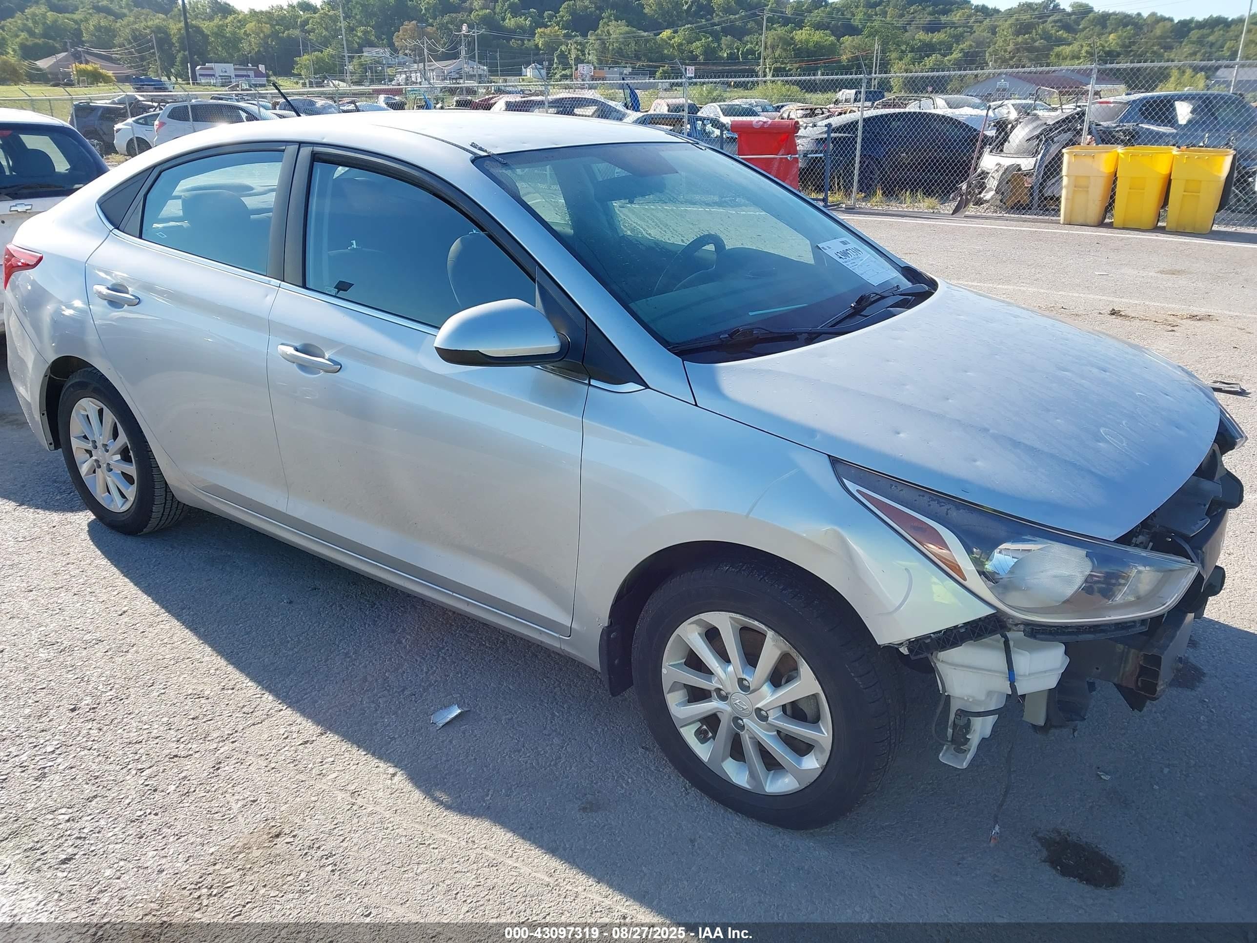 2020 Hyundai Accent SE, VIN 3KPC24A64LE097006 — Front end