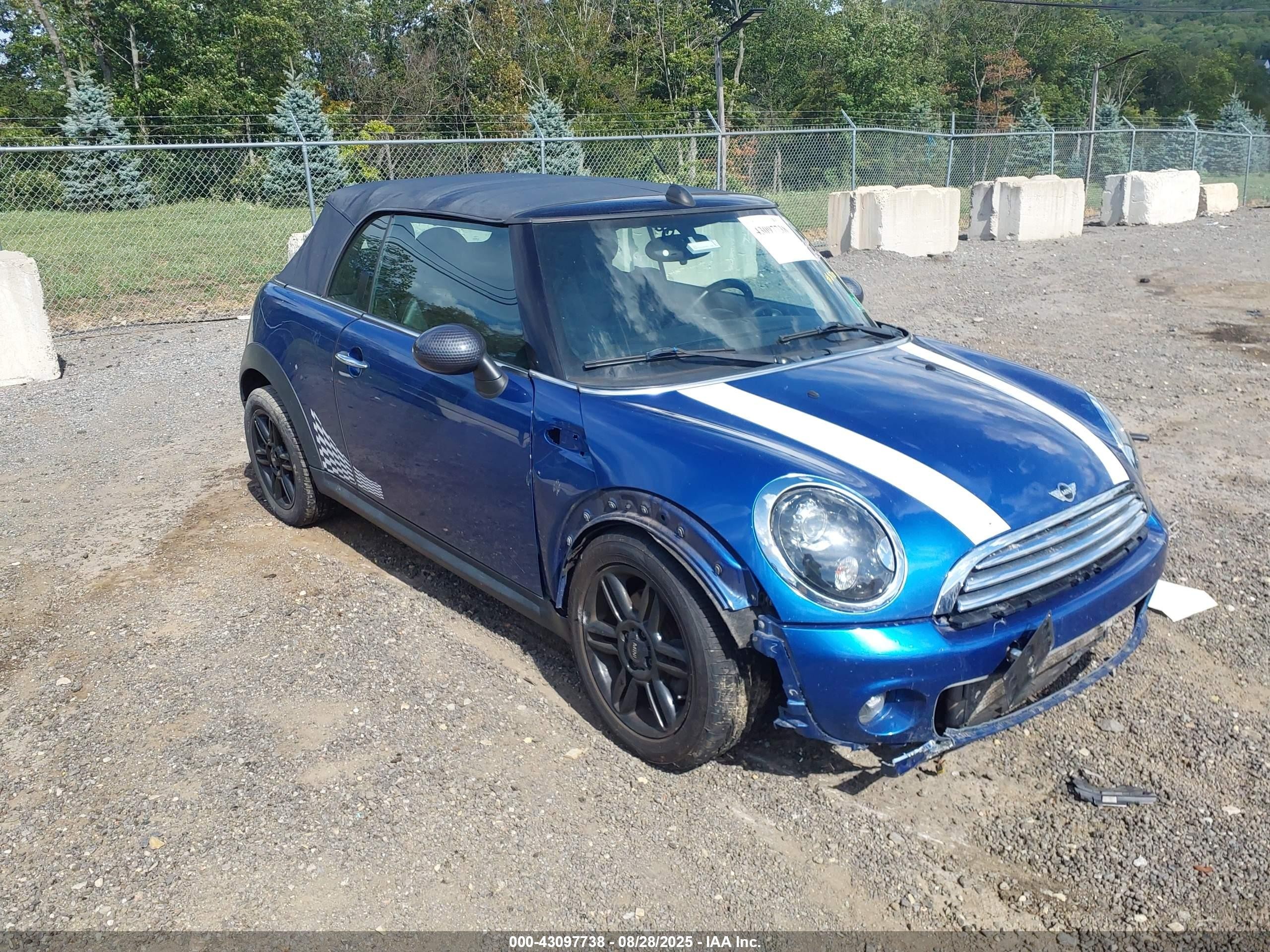 2012 MINI Convertible, VIN WMWZN3C59CT134684 — Front end
