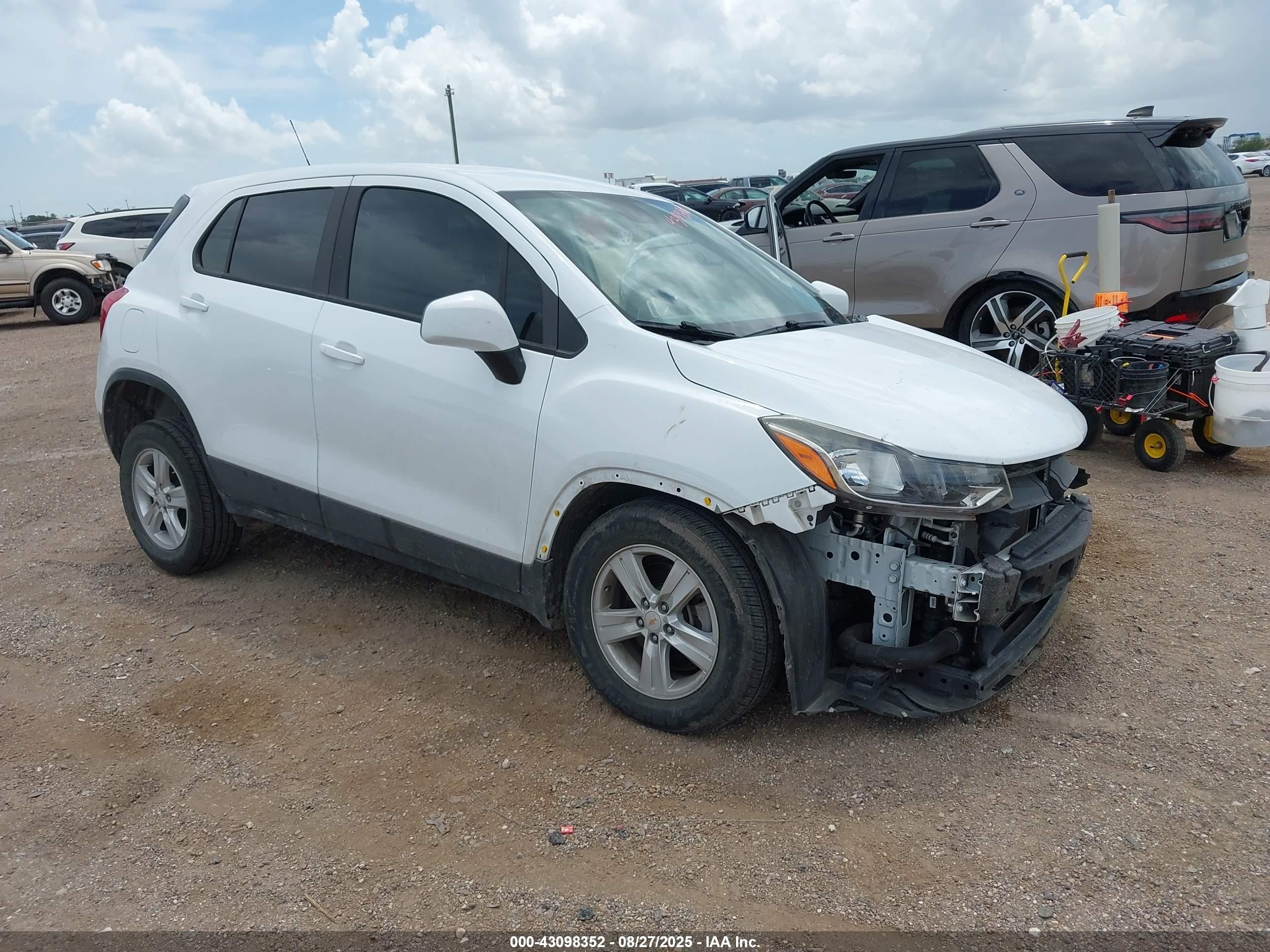 2020 Chevrolet Trax LS, VIN KL7CJKSB4LB042102 — Фото с аукциона