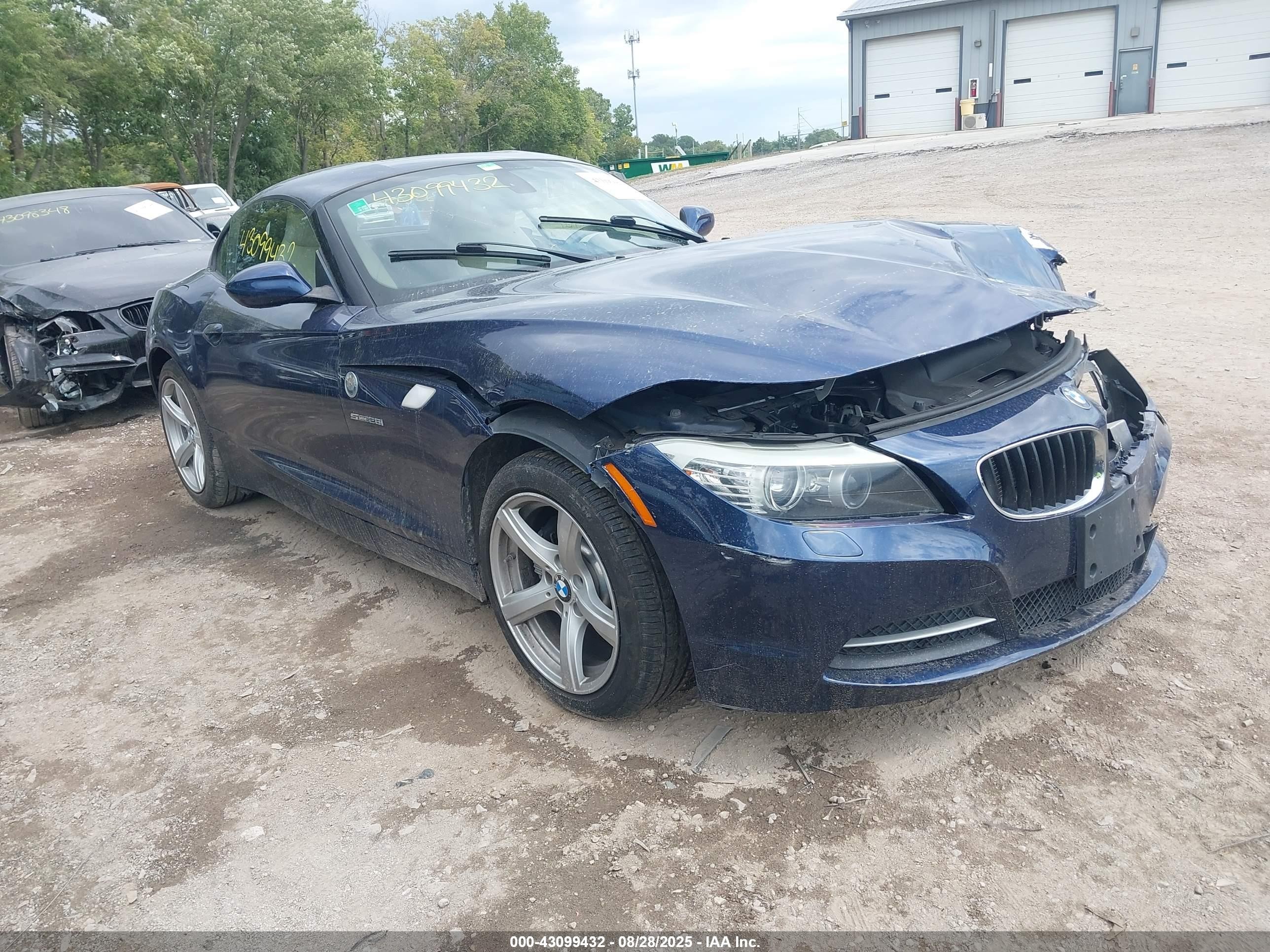 2012 BMW Z4 sDrive28i, VIN WBALL5C59CE716537 — Перед