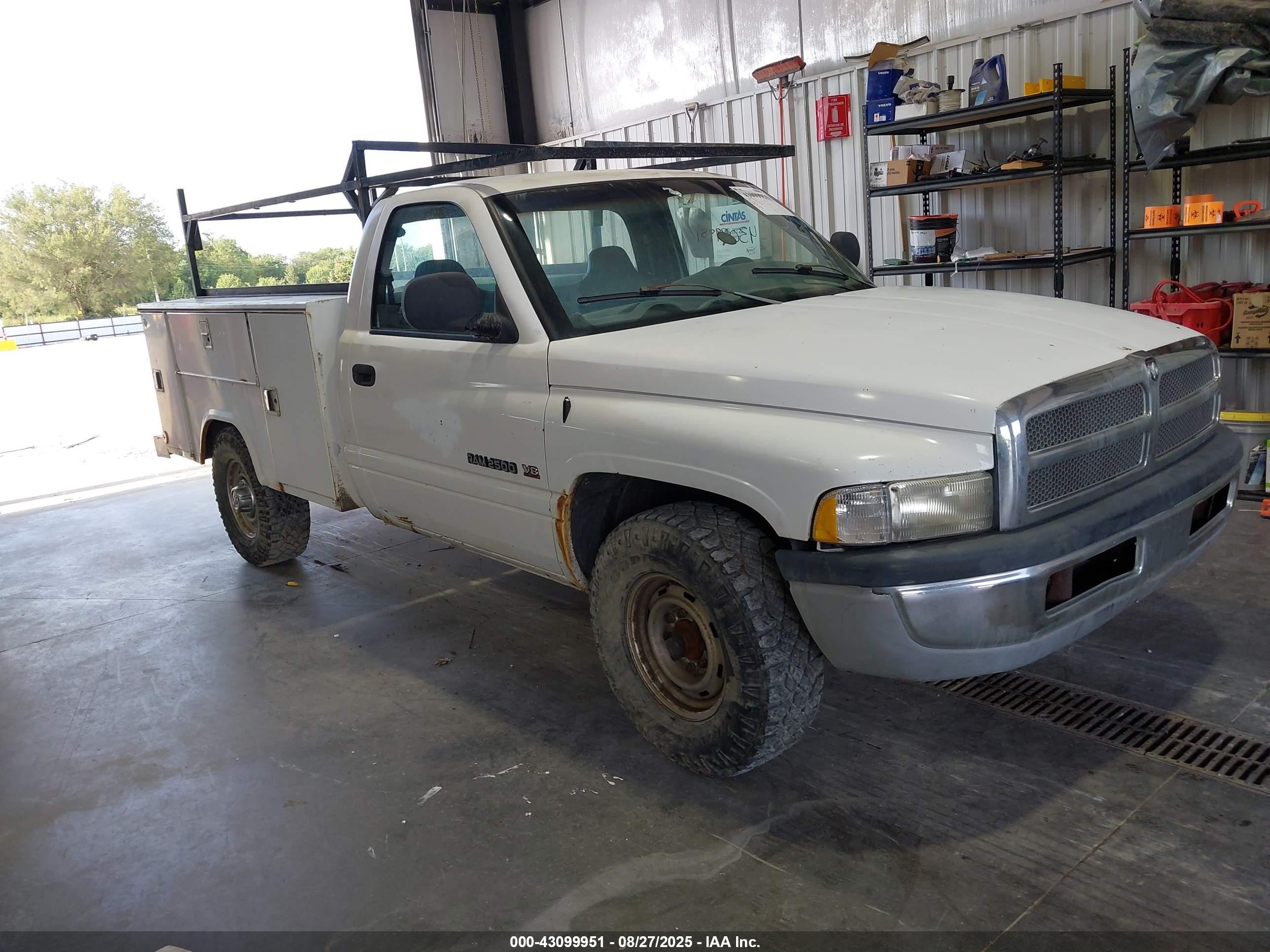 1999 Dodge Ram, VIN 3B6KC26Z6XM584885 — Front end