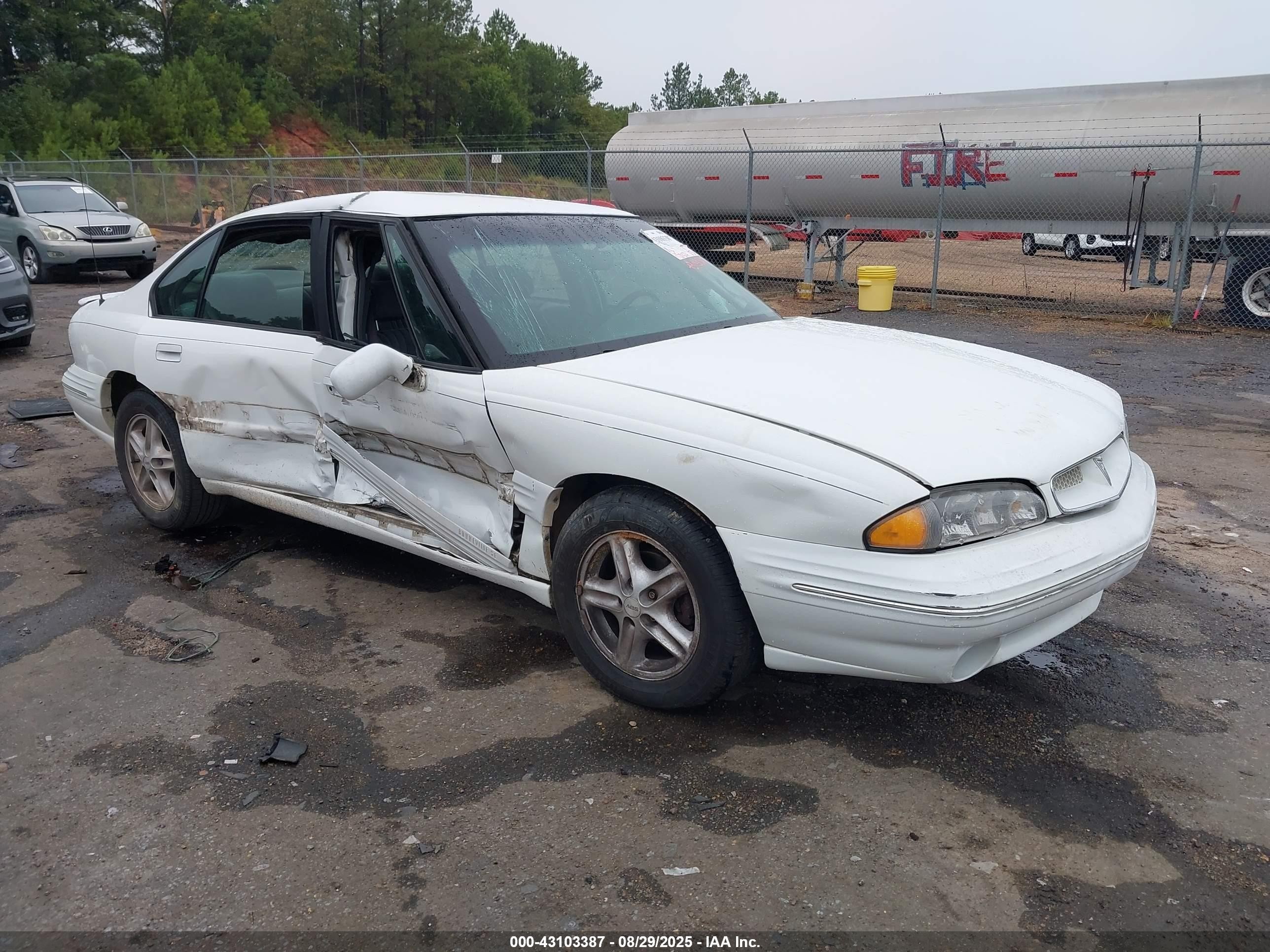 1999 Pontiac Bonneville SE, VIN 1G2HX52K1XH209290 — Side