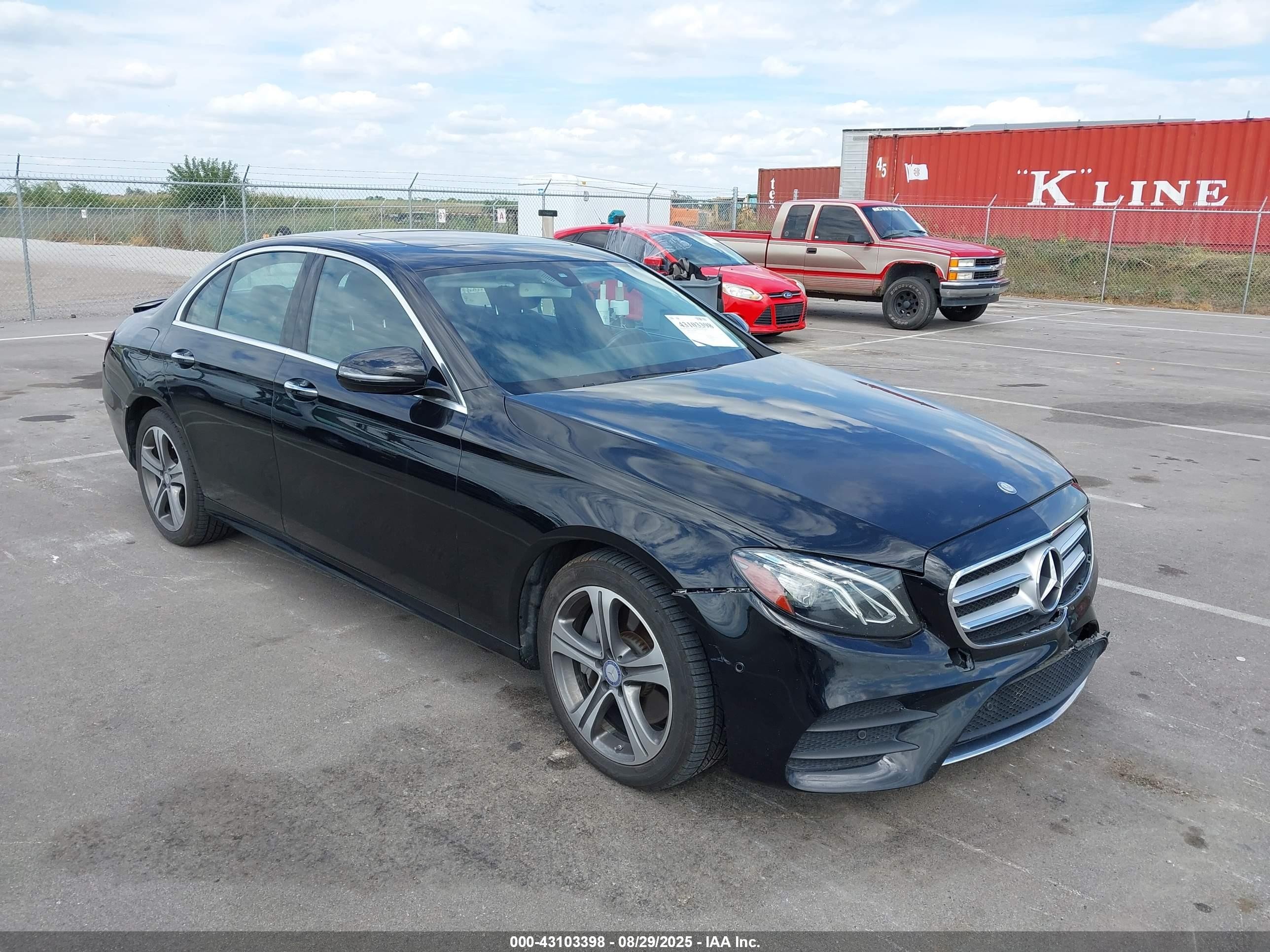 2017 Mercedes-Benz E 300 Luxury, VIN WDDZF4KB7HA149254 — Rear end
