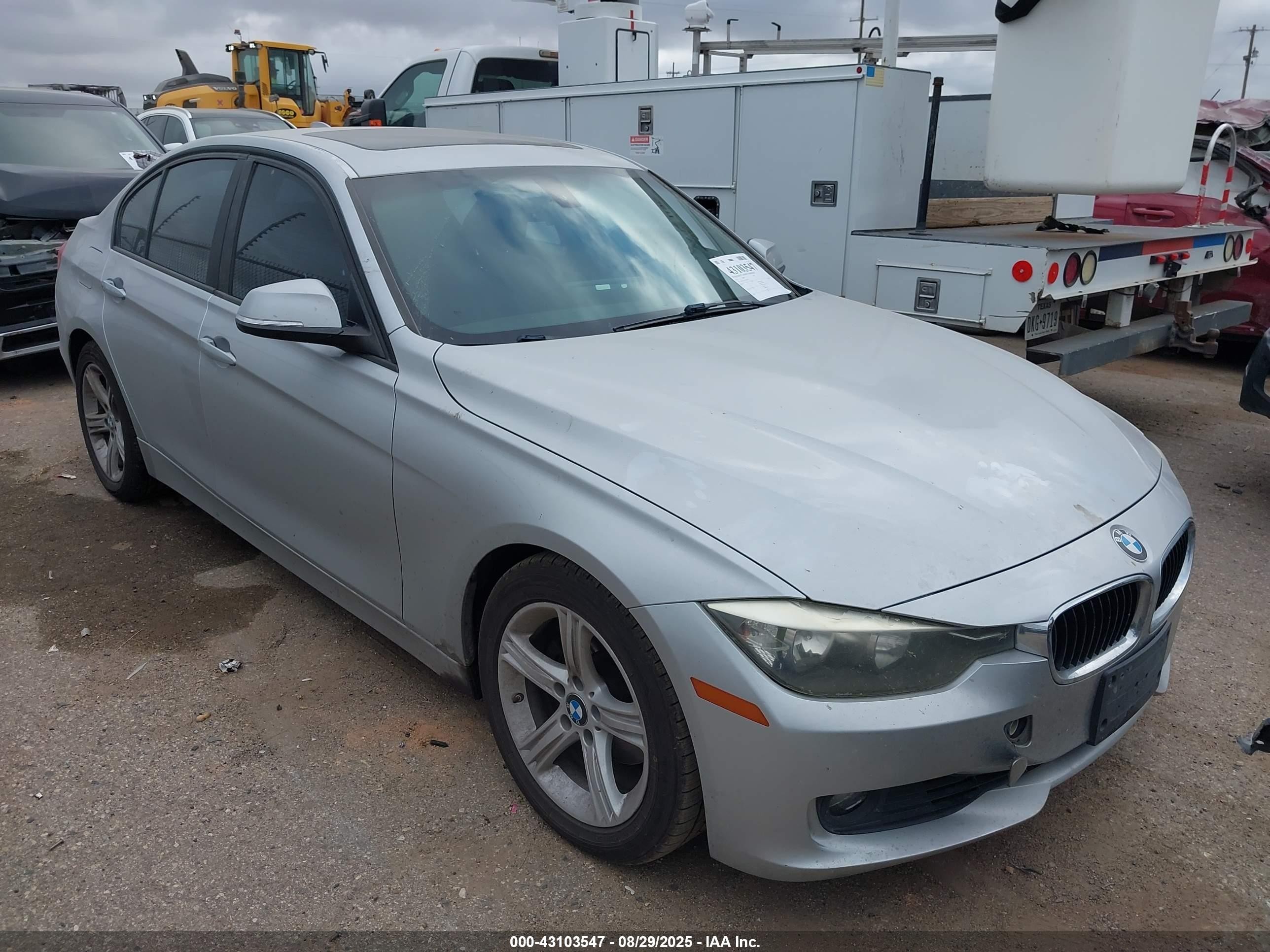 2013 BMW 3 Series 328i, VIN WBA3A5C53DF356277 — Front end