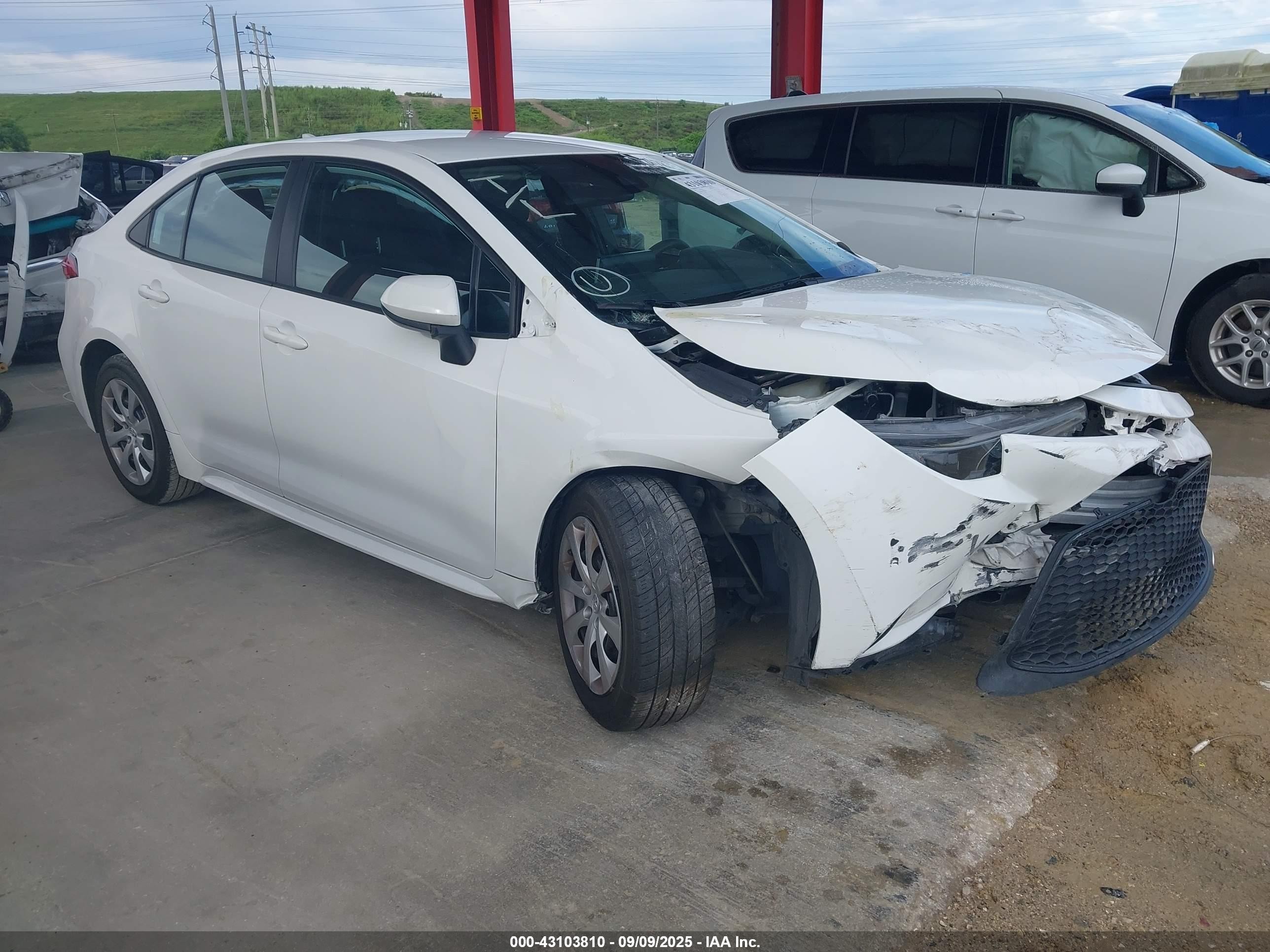2021 Toyota Corolla LE, VIN 5YFEPMAE4MP236181 — Front end