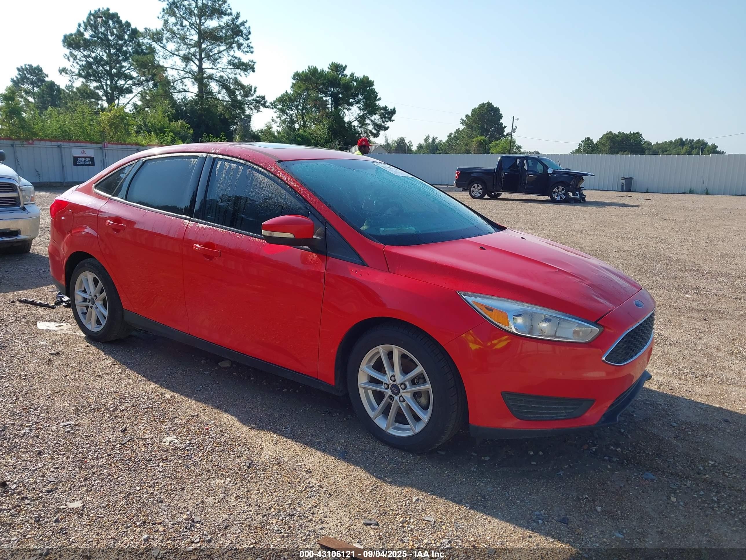 2015 Ford Focus SE, VIN 1FADP3F20FL316695 — Front end