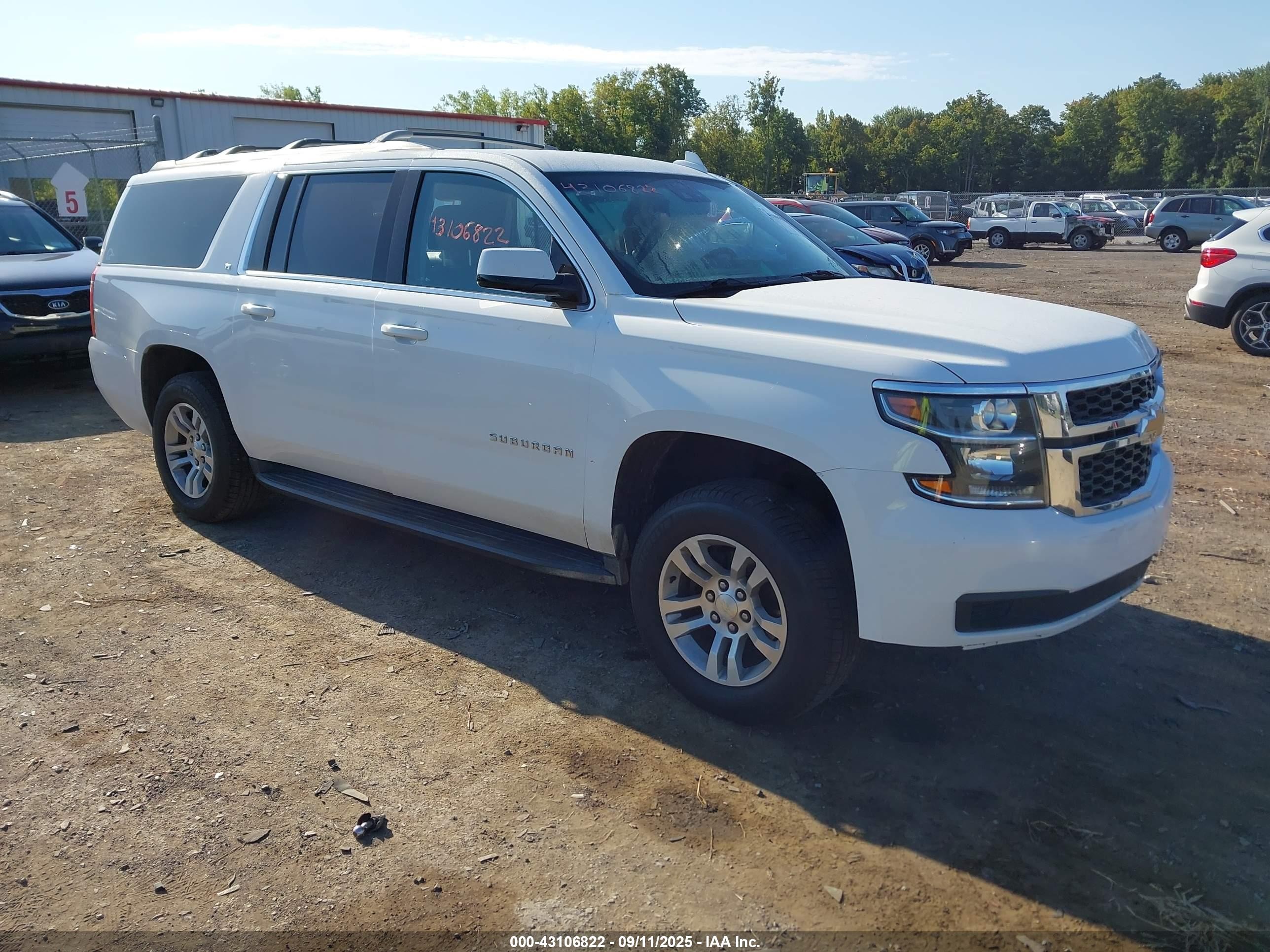 2018 Chevrolet Suburban LT, VIN 1GNSKHKC0JR332047 — Side